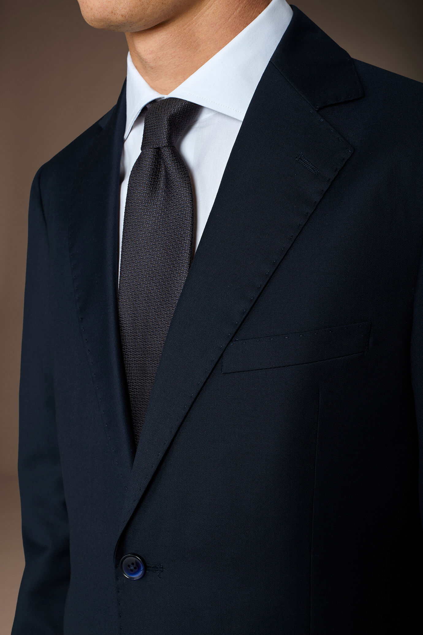 Einreihiger Herrenanzug aus Wollgemisch in normaler Passform image number 1