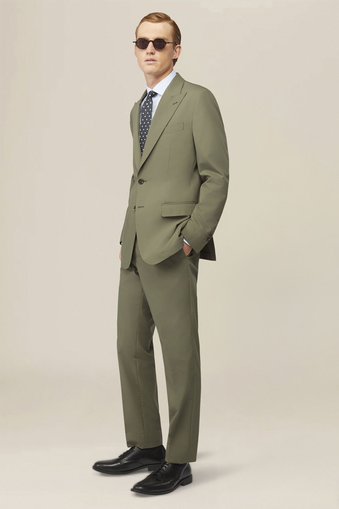 Costume homme uni avec veste &agrave; col en pointe, coupe classique