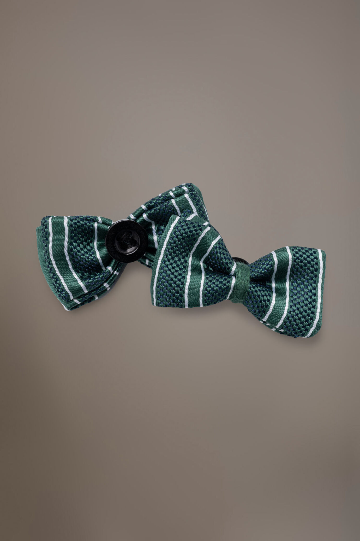 Broche image number 2