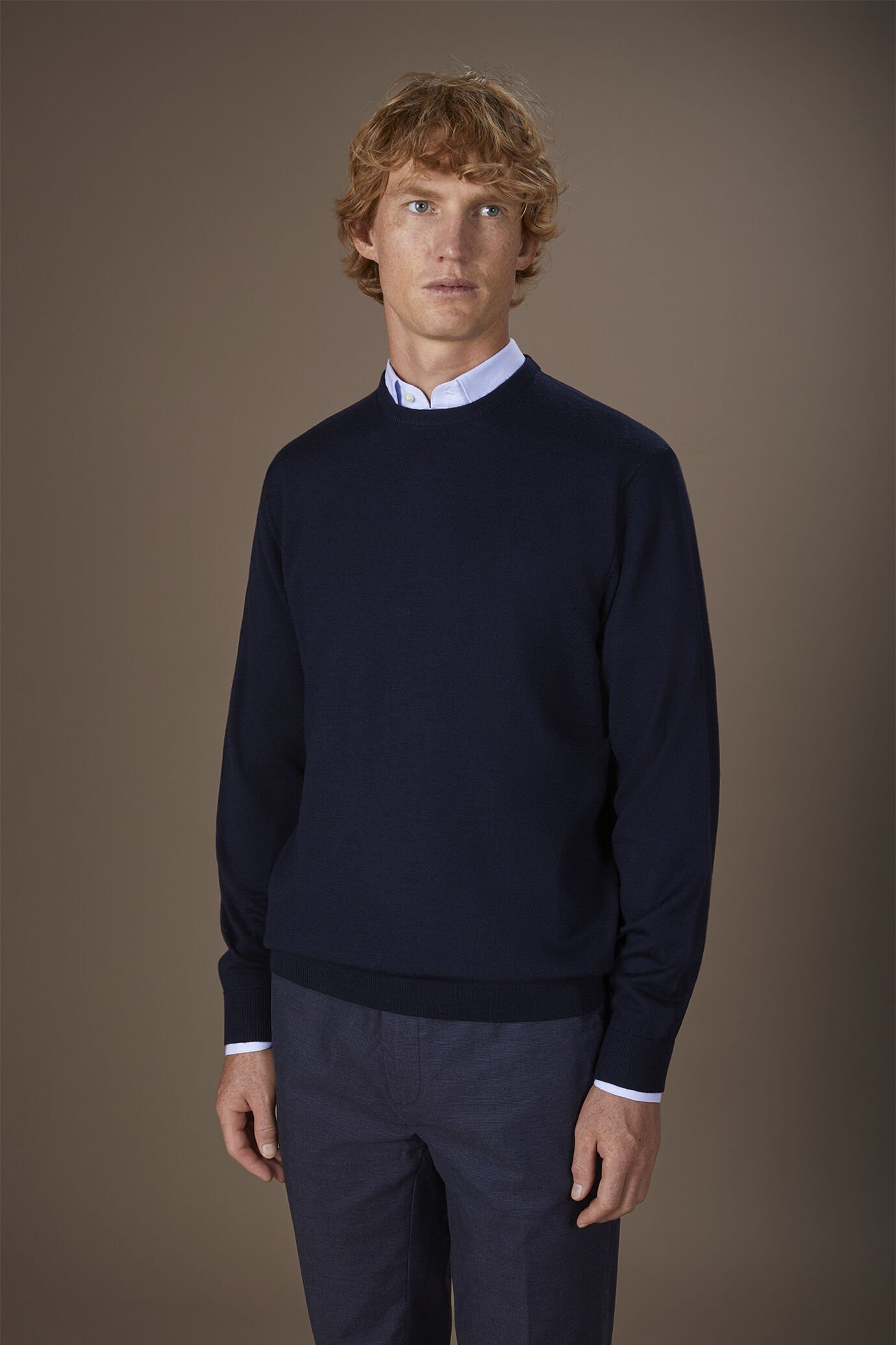 Herren-Rundhalspullover aus 100 % extrafeine Merinowolle in normaler Passform