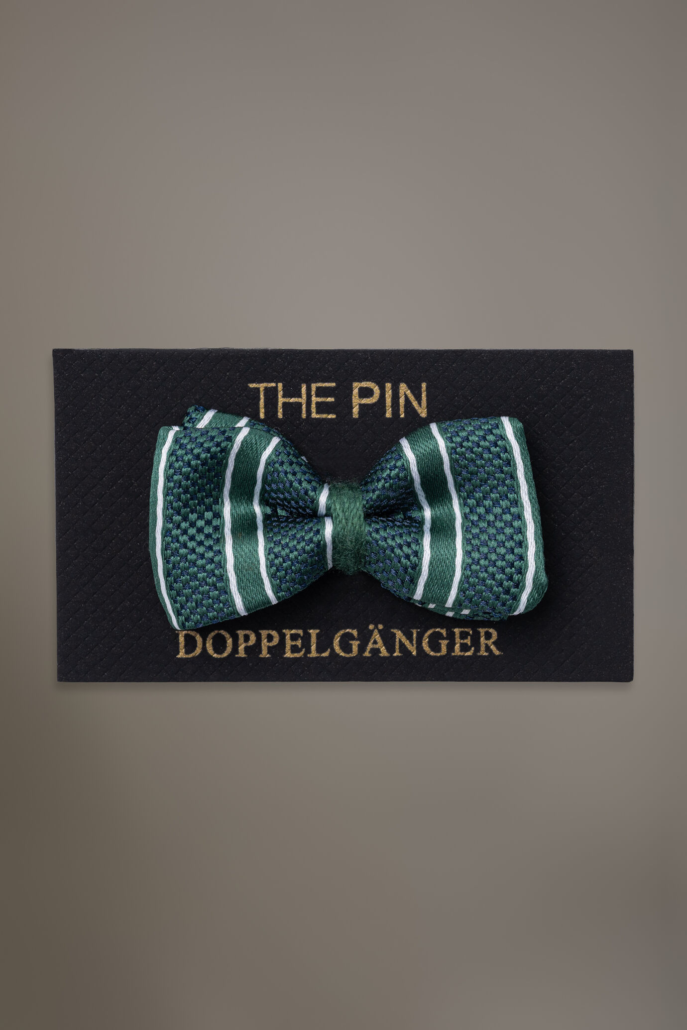 Jacket's pin image number 1