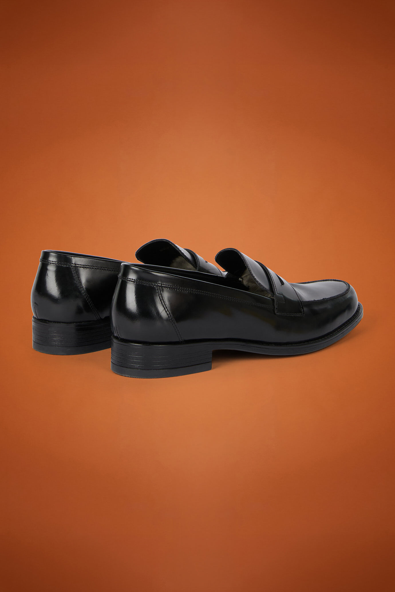 Women's classic loafers in 100% genuine leather with rubber soles image number 2