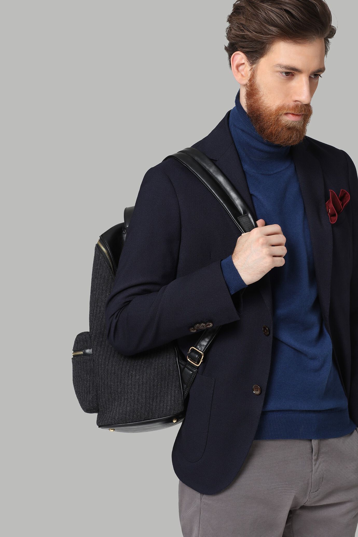 Jacket image number 0