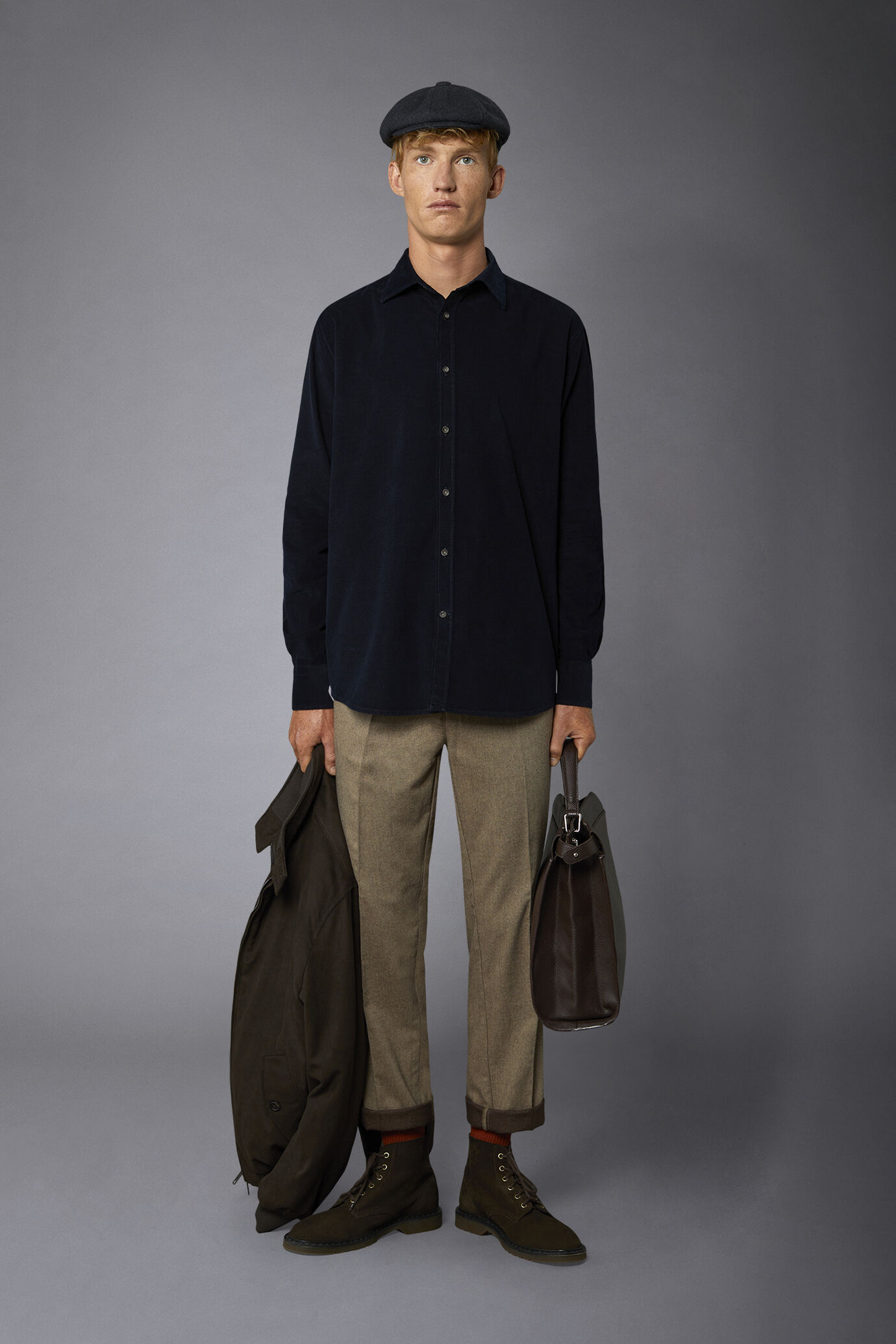 Camicia casual uomo collo francese comfort fit tessuto in velluto 1000 righe image number 0