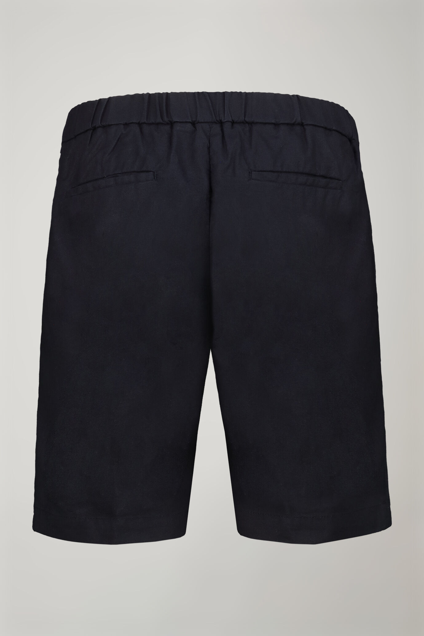 Men's Bermuda shorts with double pinces and laces on waist in linen-blend canvas fabric image number 5