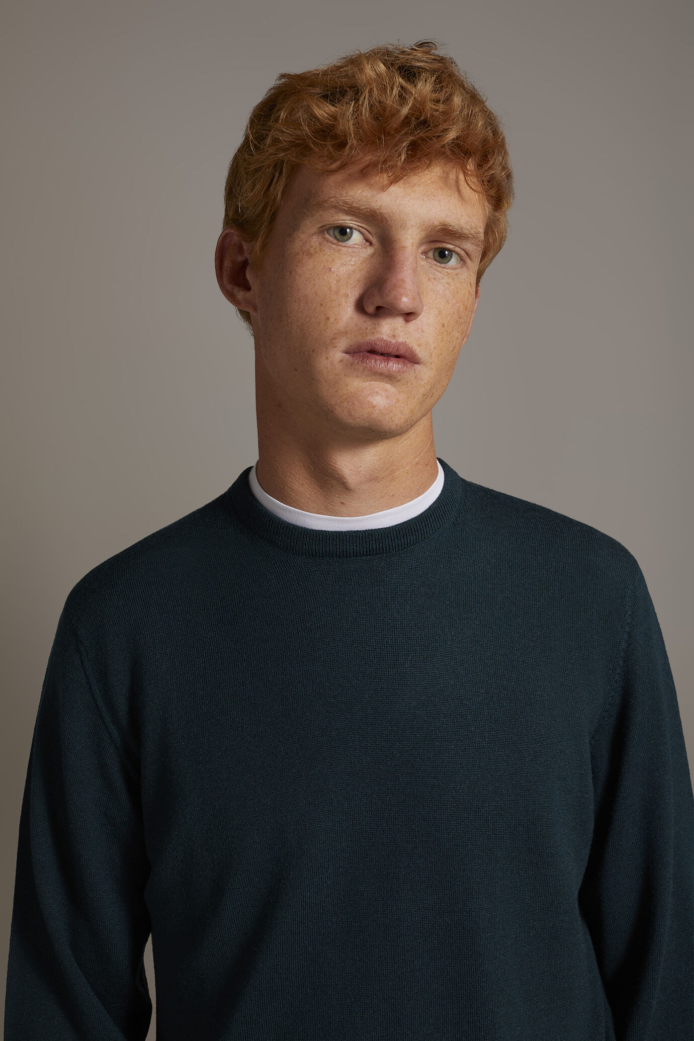 Round neck 100% merino wool sweater image number 2