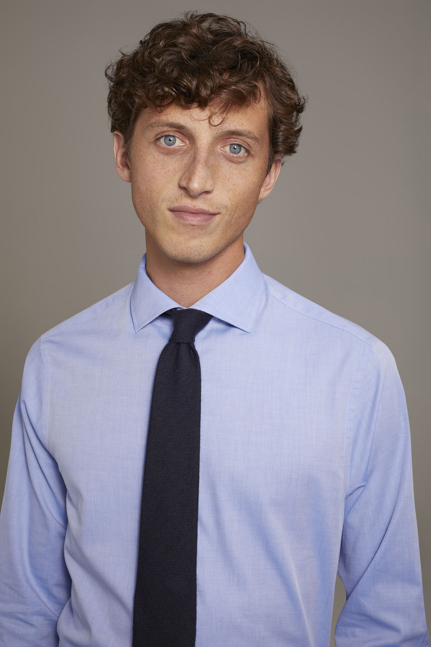 Camicia classica collo francese classic fit tessuto spigato image number 1