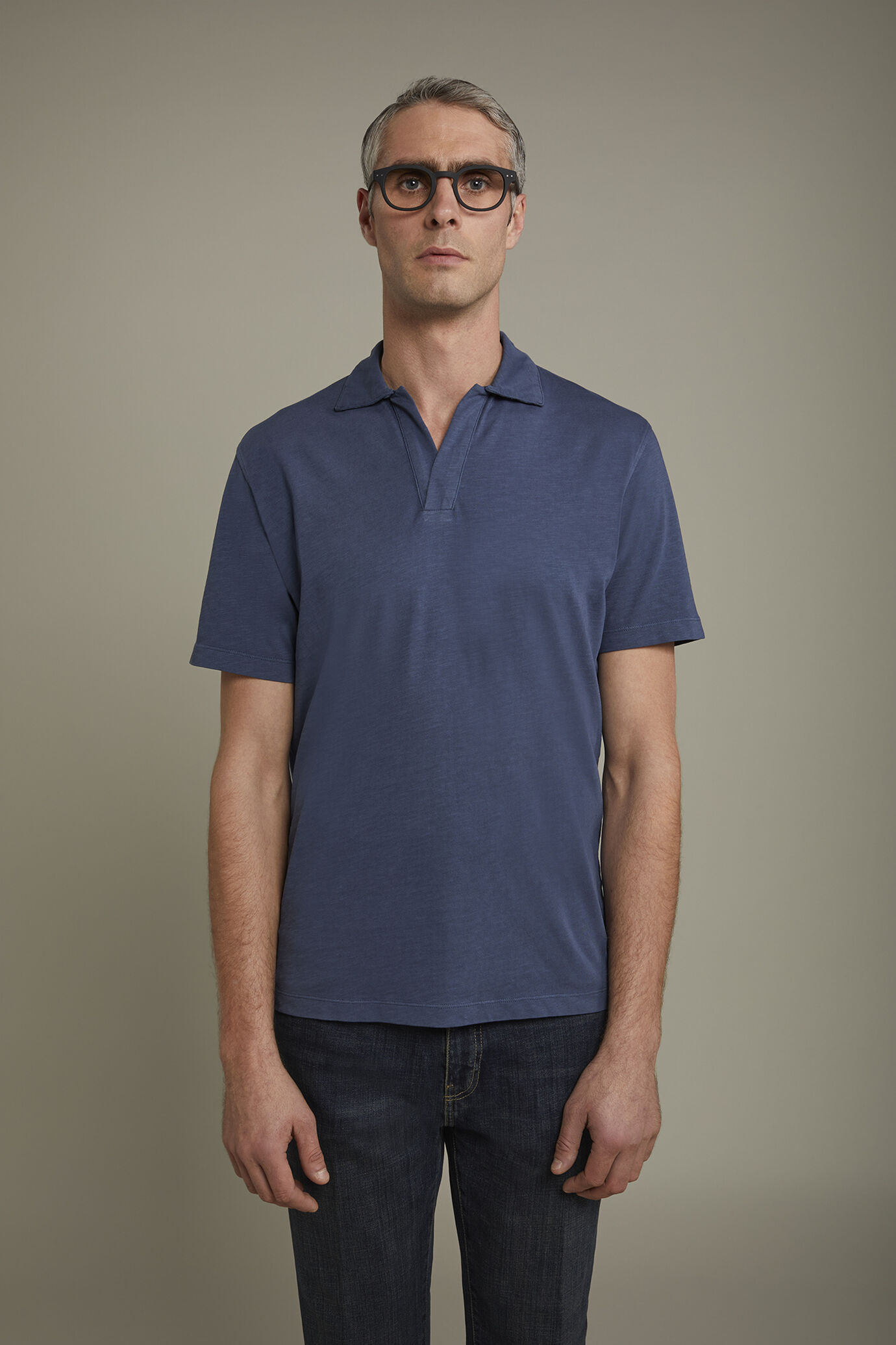 Men’s short sleeve button-less polo shirt with derby collar in pure cotton regular fit image number 2
