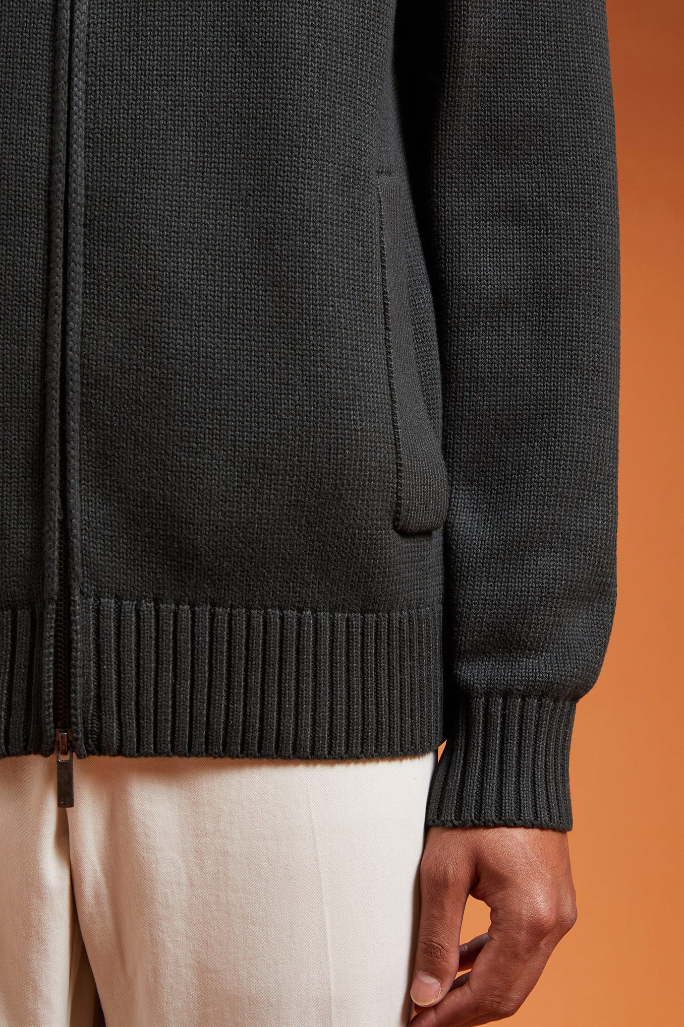 Herren-Strickjacke mit Reißverschluss und hohem Ausschnitt aus 100 % Baumwolle in normaler Passform image number 3