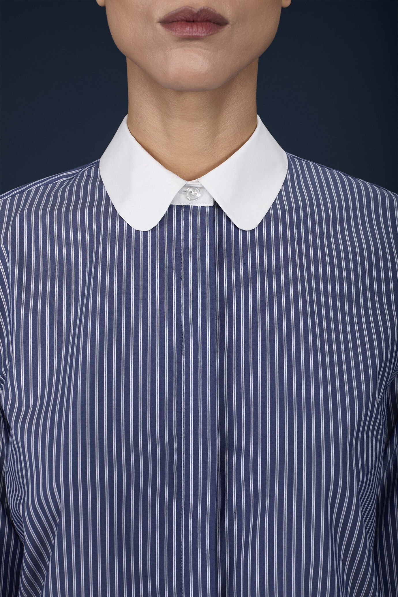 Camicia donna classica con collo bebè polsi in unito e tessuto tinto filo a righe image number 2