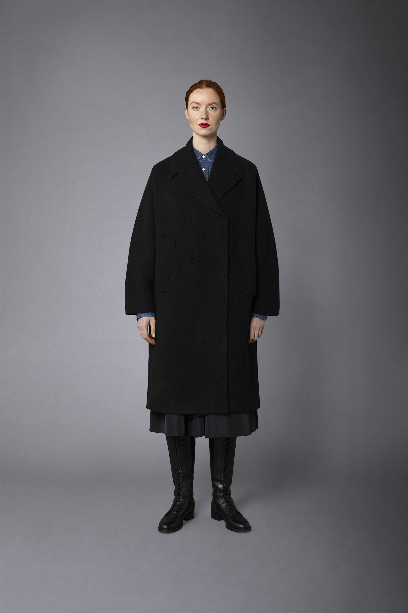 Women's oversized coat in soft wool-blend knit image number 2