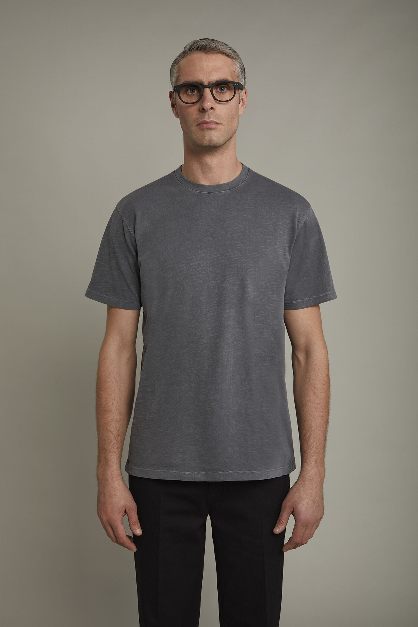 Herren-T-Shirt mit Rundhalsausschnitt aus 100 % Slub-Baumwolle in normaler Passform