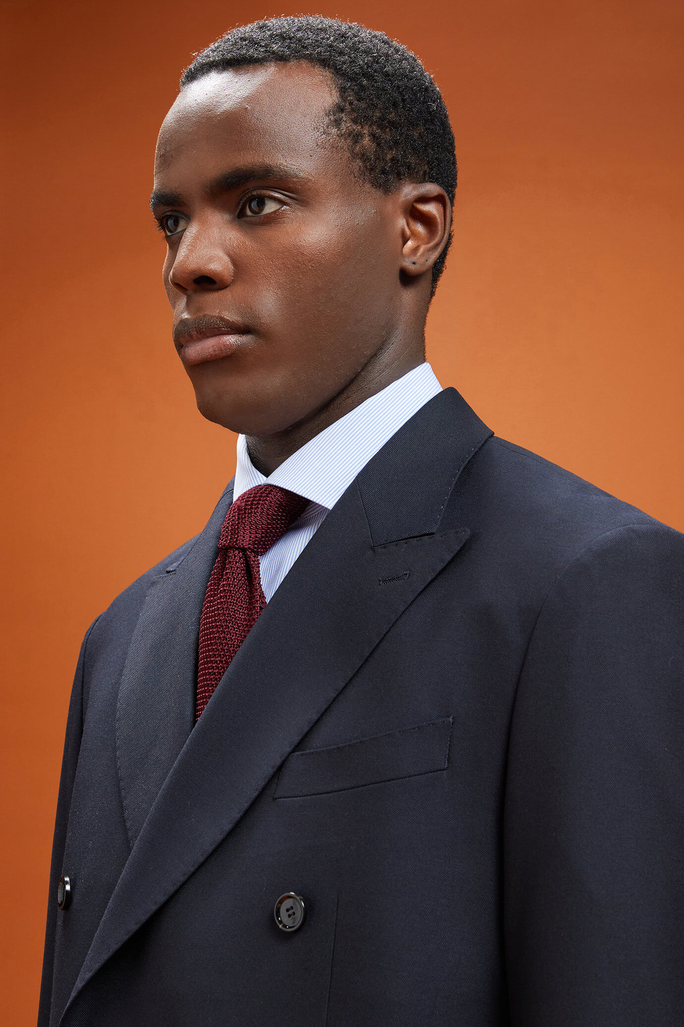 Men's regular fit double-breasted suit featuring a jacket with peak lapels in dobby fabric image number 3