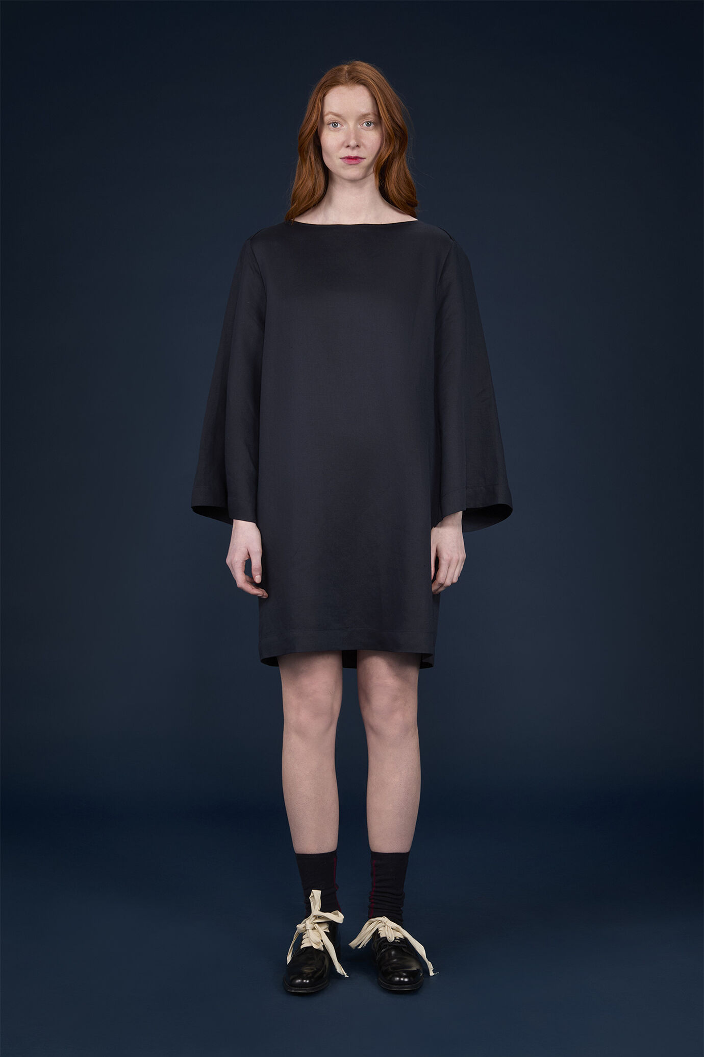 Short A-line dress with three-quarter sleeves and slits image number 1