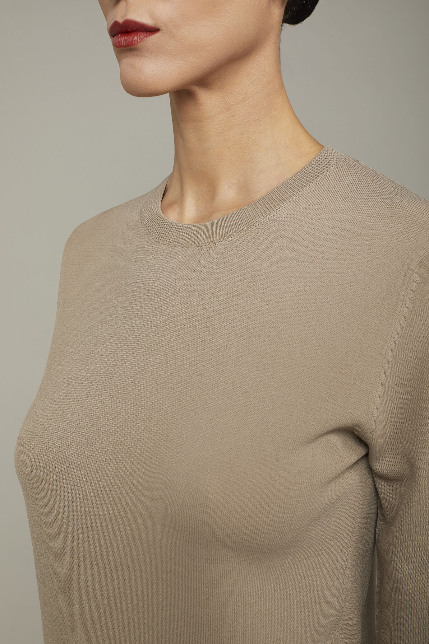 Women&rsquo;s round neck sweater regular fit image number 3