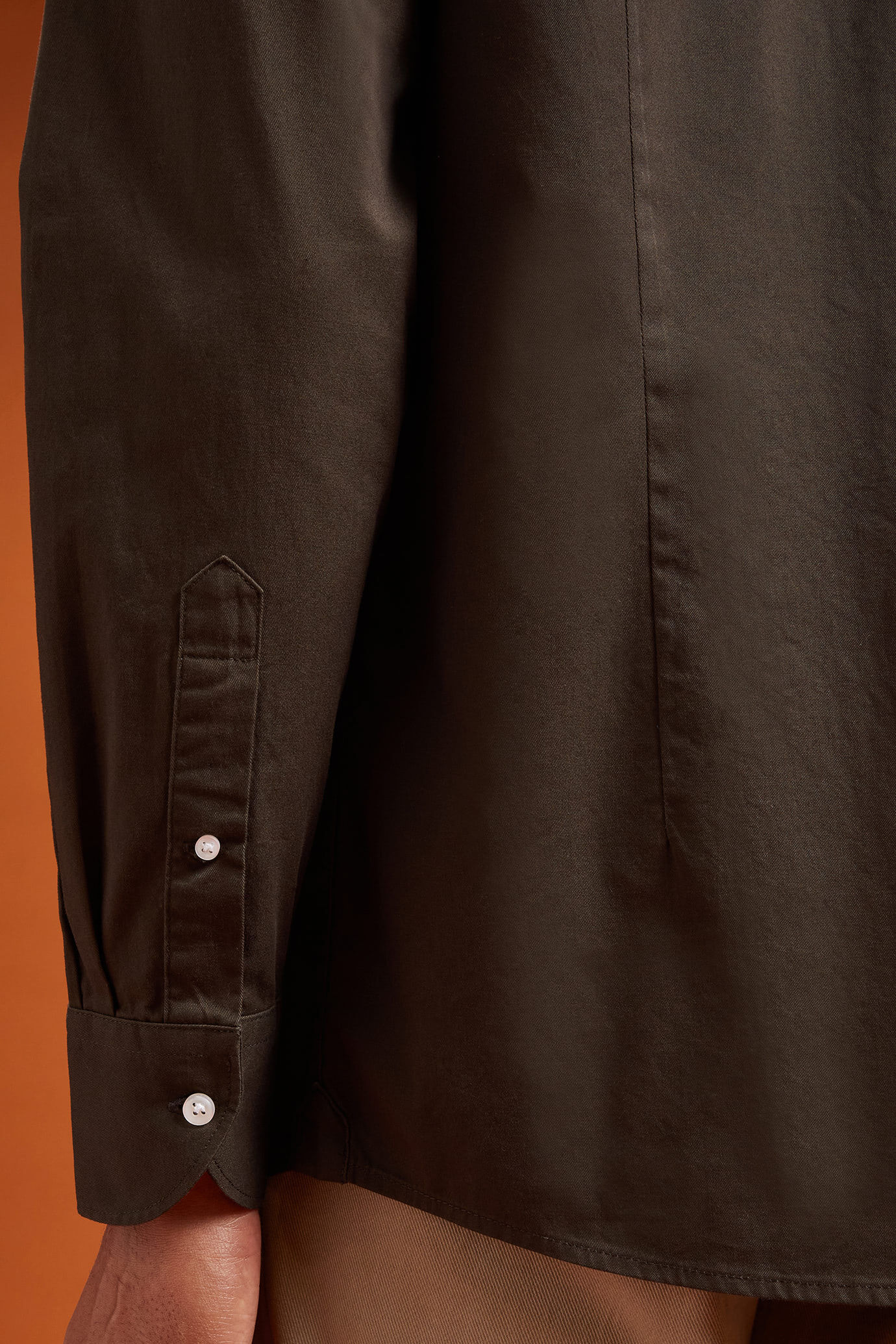 Men's comfort fit casual shirt with a classic collar in plain 100% cotton washed gabardine image number 3