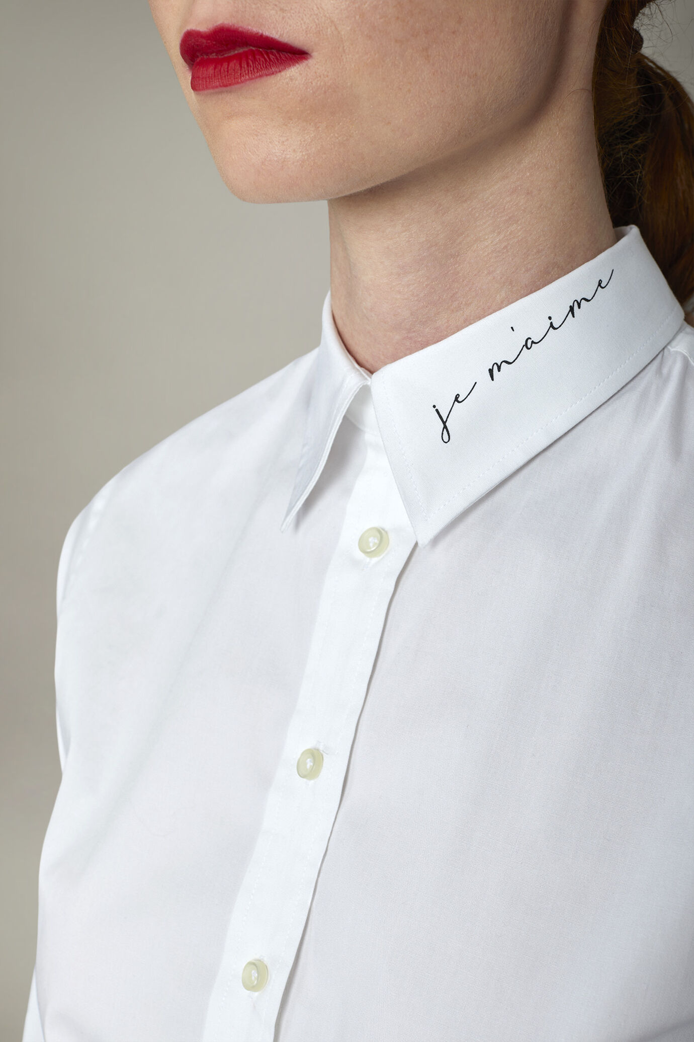 Camicia donna in cotone elasticizzato con stampa sul colletto image number 3