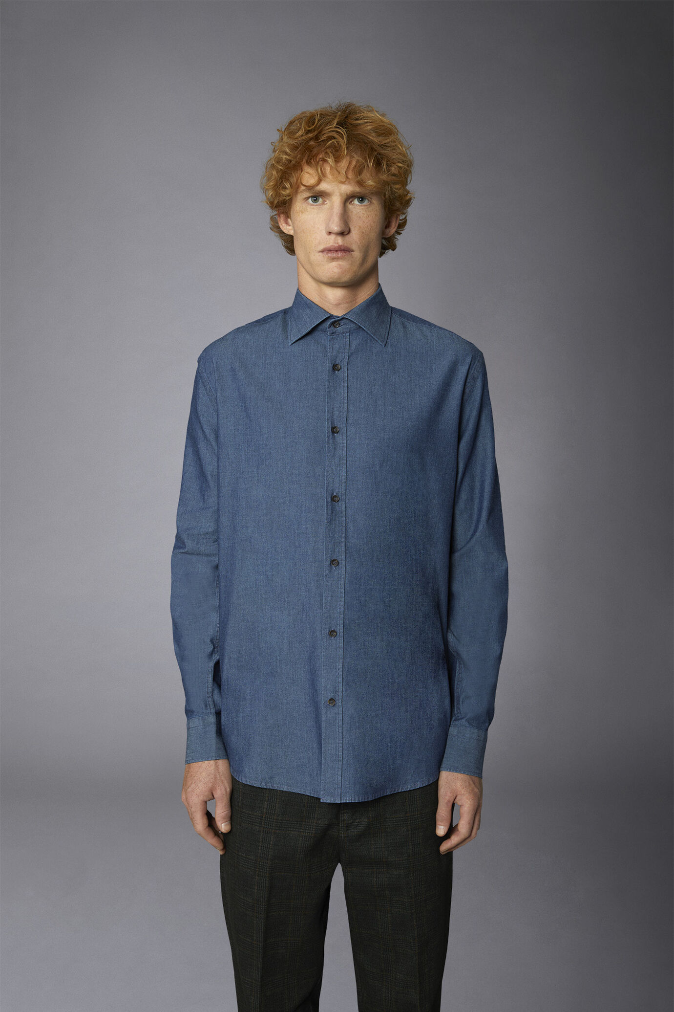 Lässiges Hemd Französischer Kragen Komfort Passform Chambray Stoff image number 2