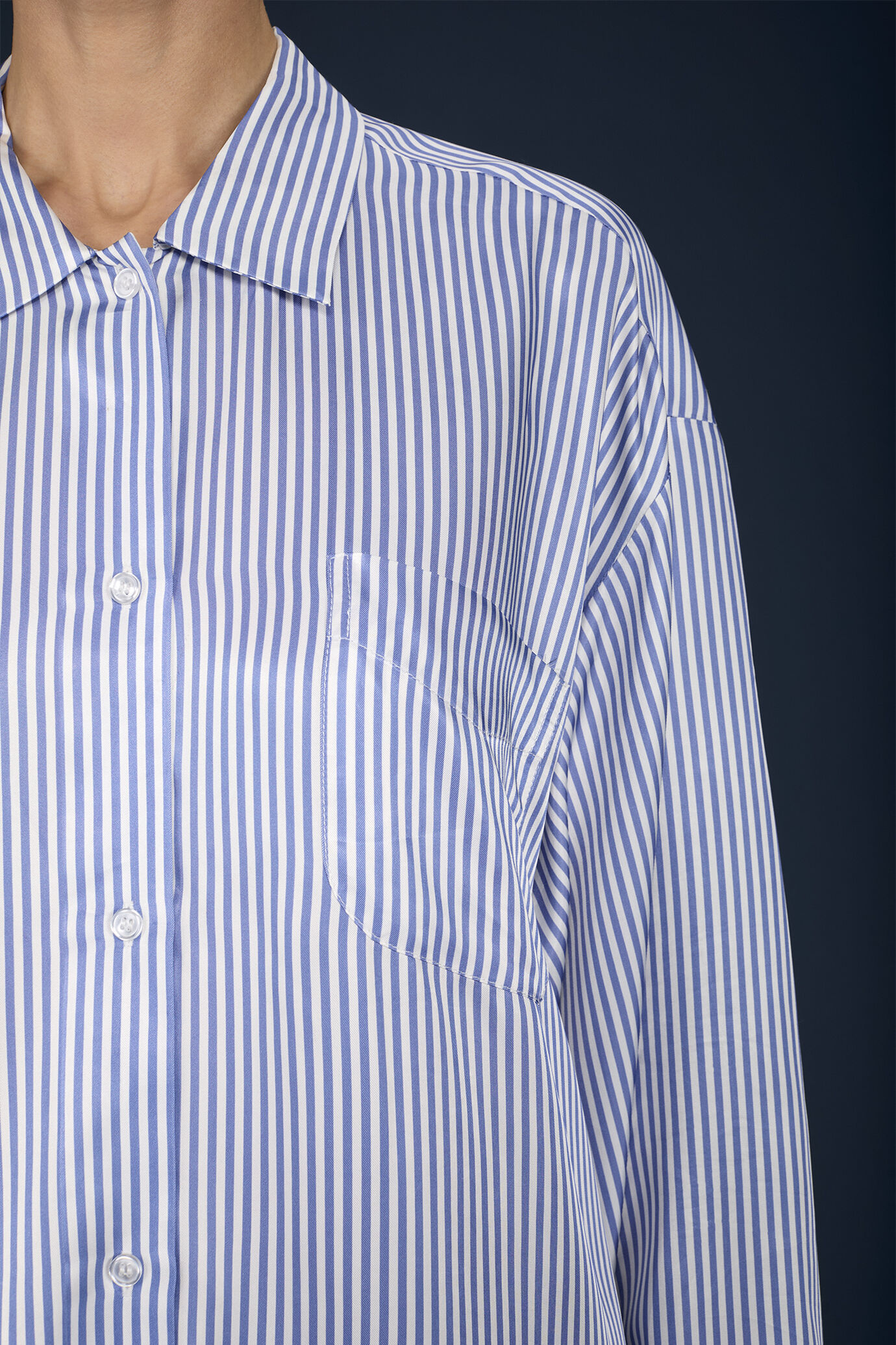 Camicia donna pigiama oversized in tessuto stampato a righe image number 3