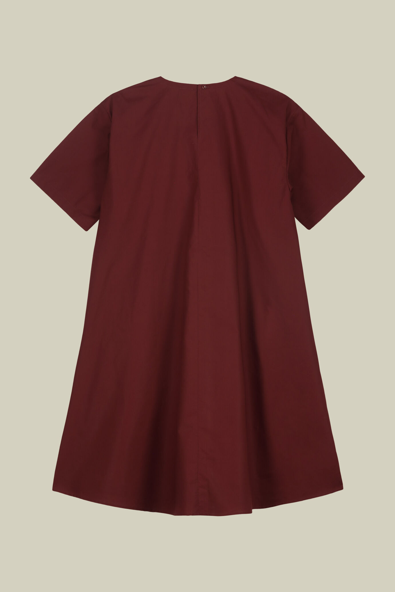 Kurzes, ausgestelltes Damenkleid mit kurzen Ärmeln und Seitentaschen image number 5