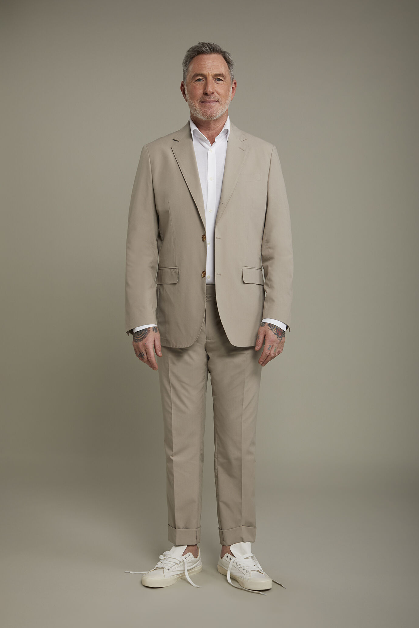 Costume homme à simple boutonnage couleur unie coupe régulière image number 2