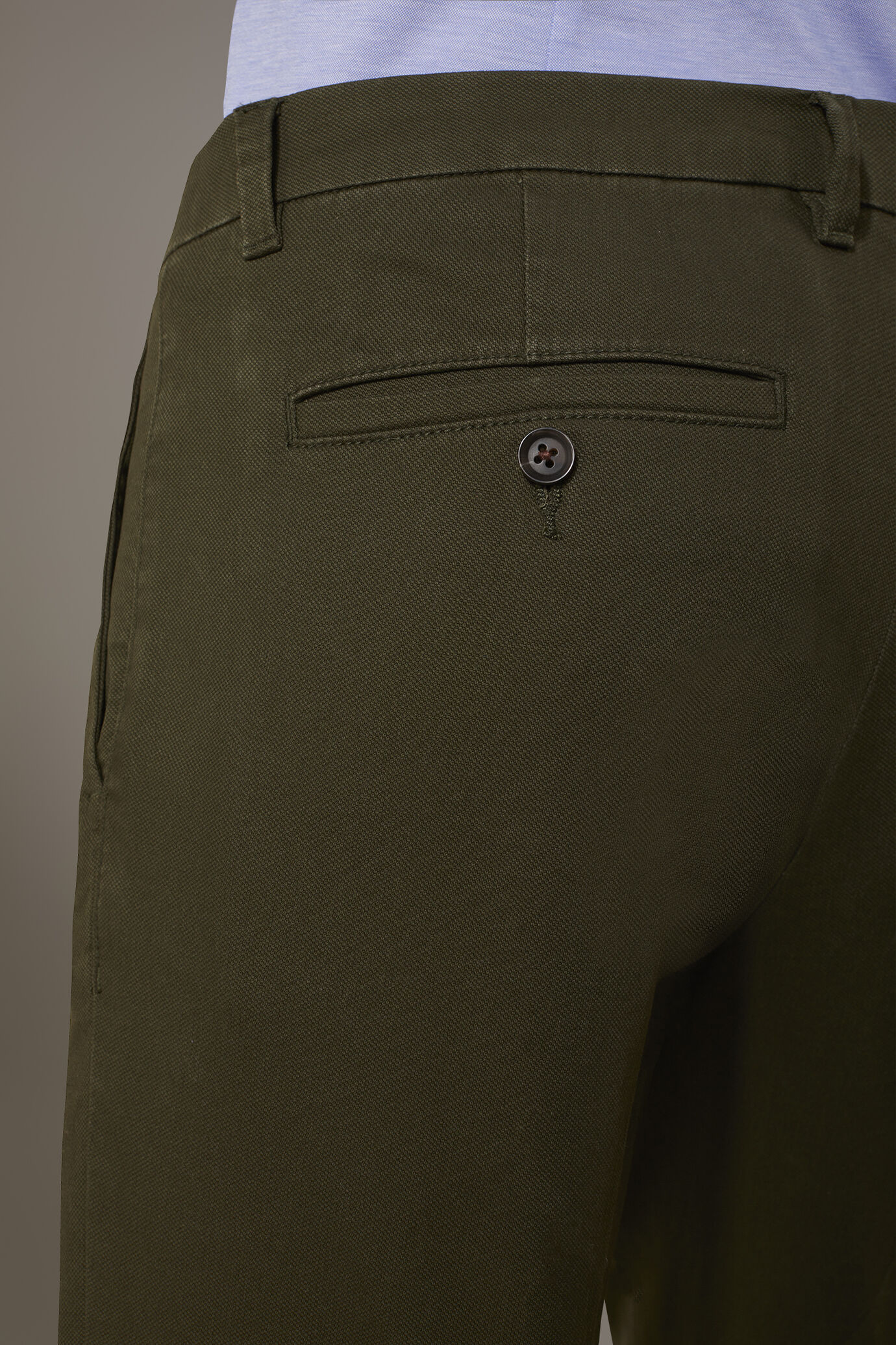 Chino-Hose in normaler Passform aus robustem Stoff image number 3