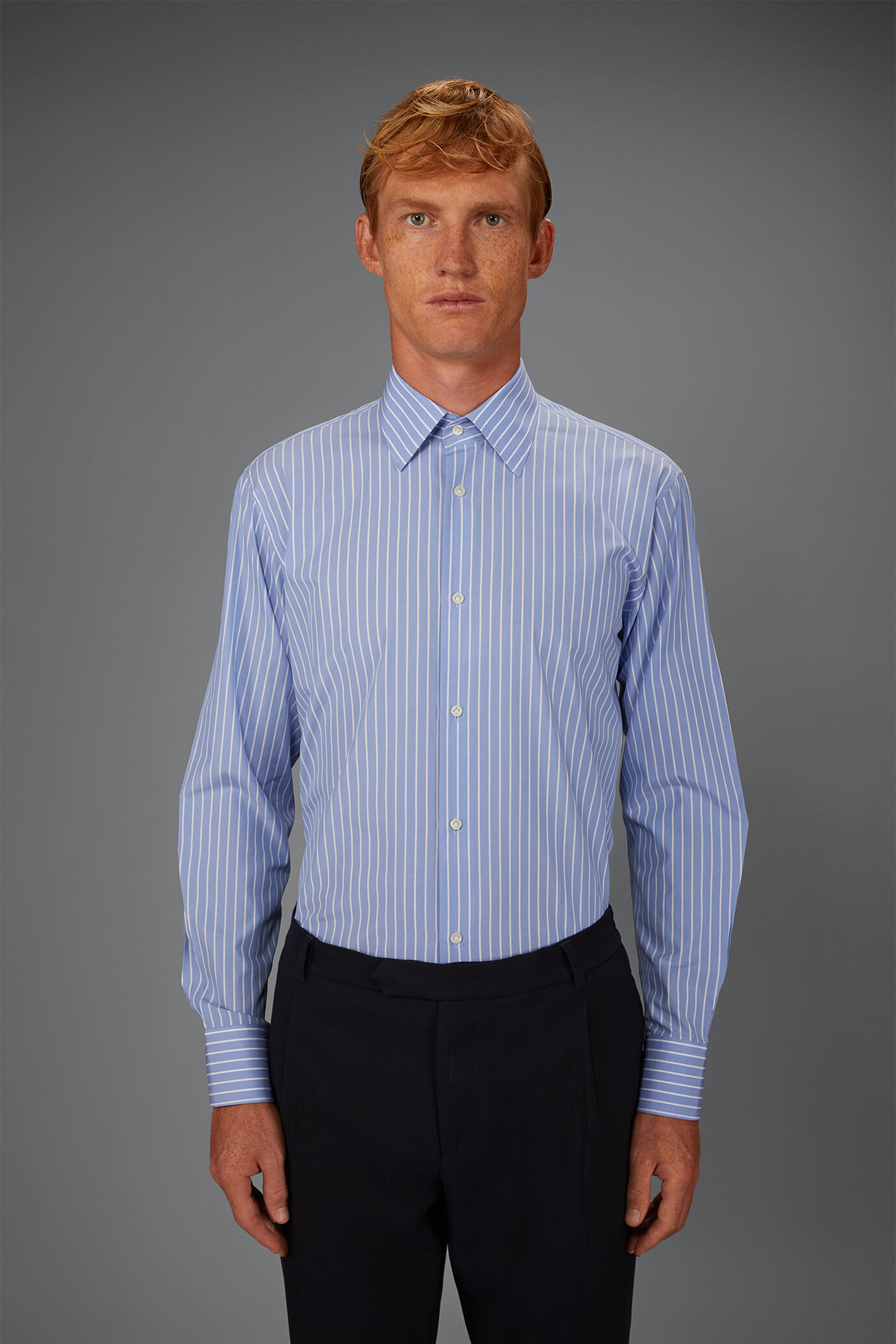 Men&rsquo;s regular-fit shirt in 100% yarn-dyed cotton with wide stripes image number 1