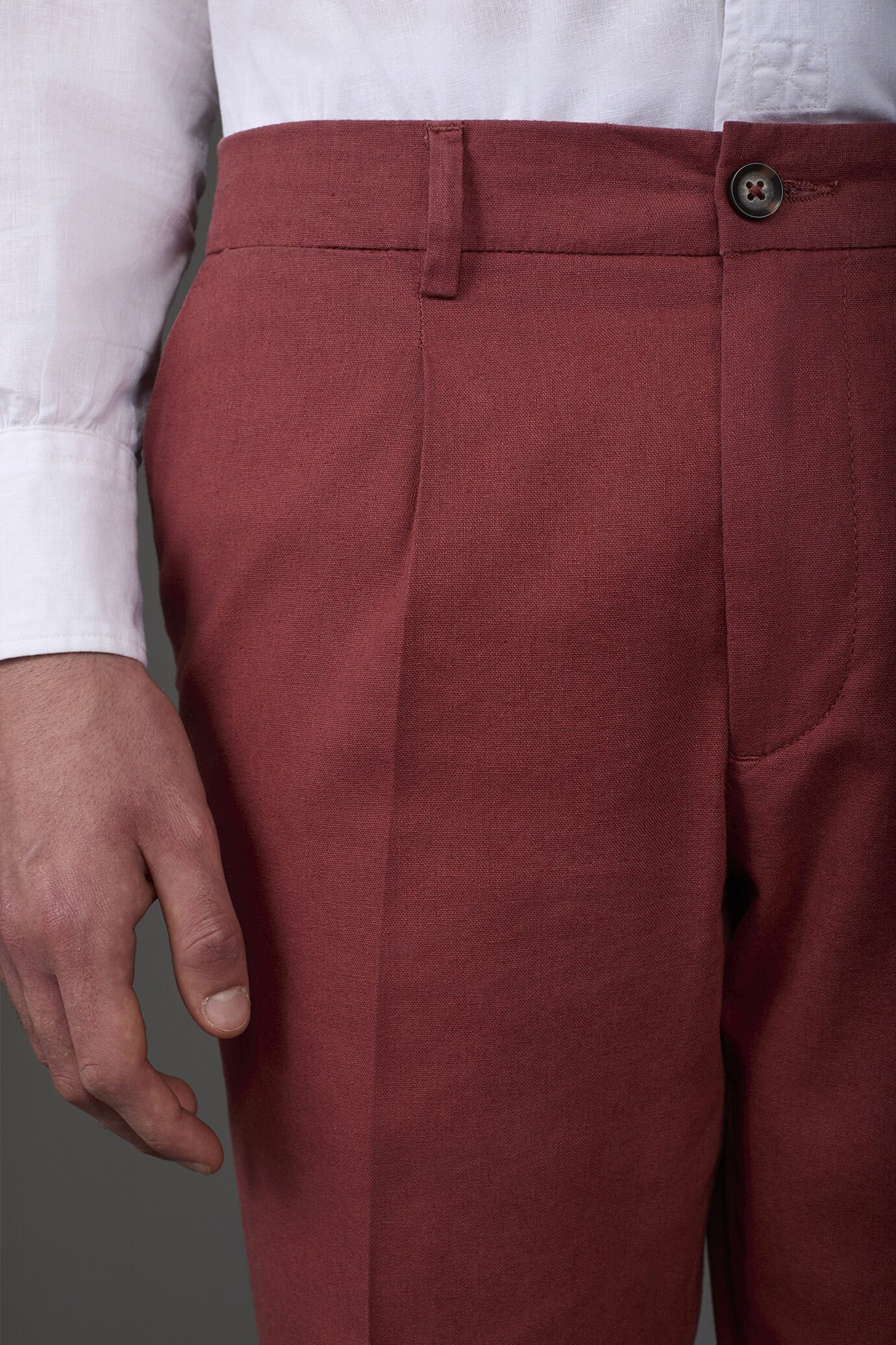 Men's trousers with two small pleats and elastane in the back waistband image number 2