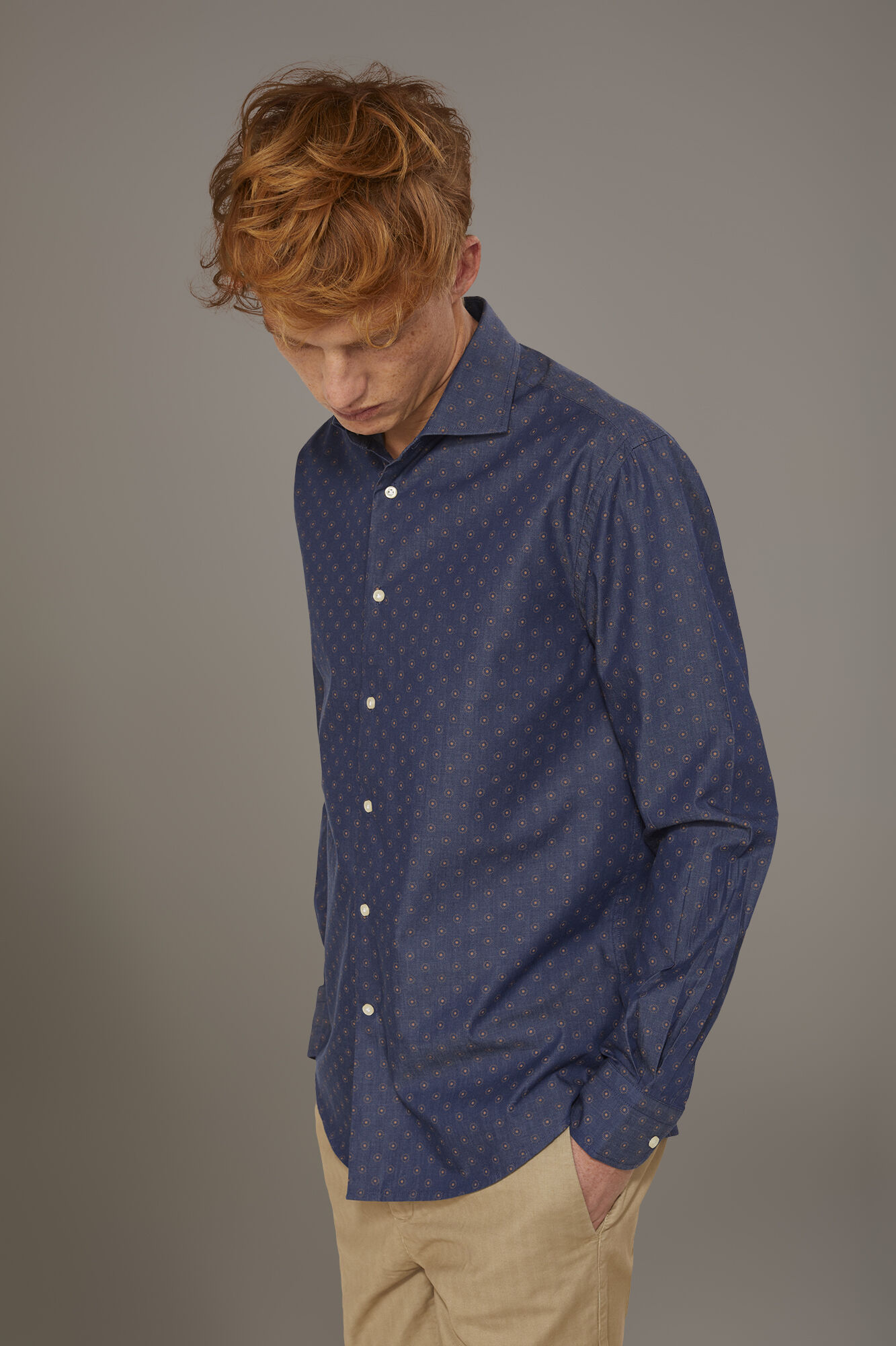 Camicia classica lavata con collo francese comfort fit tessuto denim