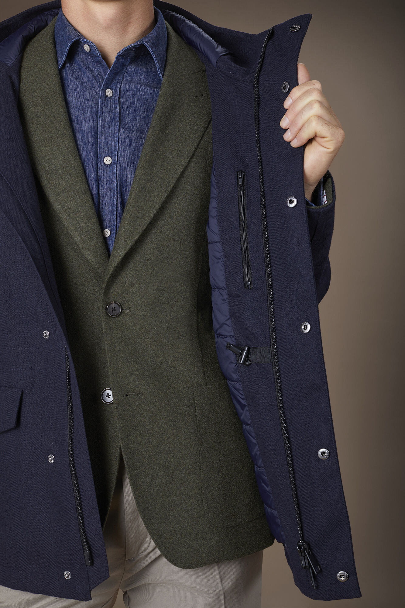 Men's padded jacket in technical fabric with an adjustable