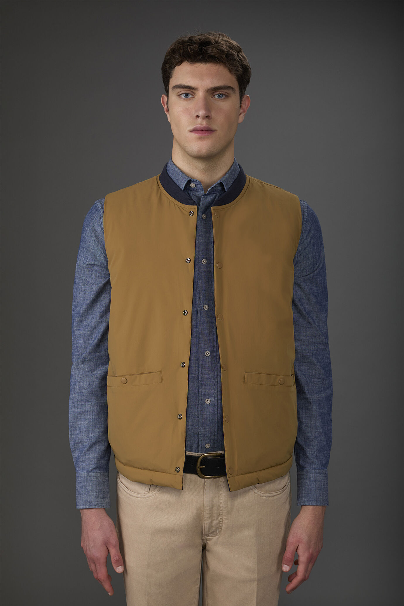 Gilet uomo reversibile bi-colore con imbottitura leggera image number 3