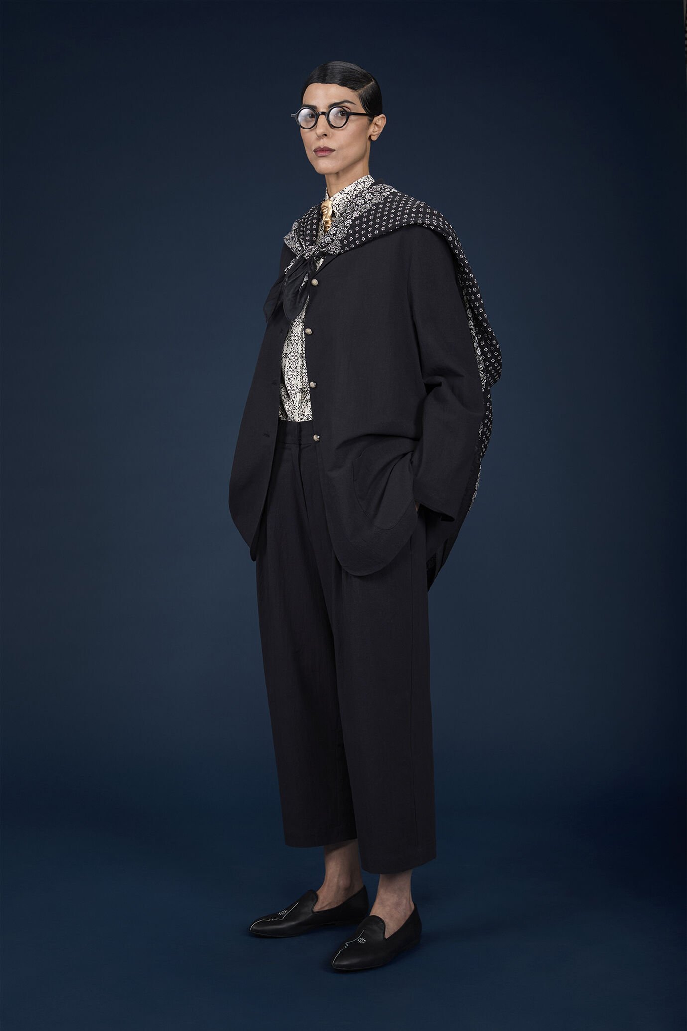 Veste femme à boutonnage simple en coton avec effet froissé et boutons en macramé image number 1
