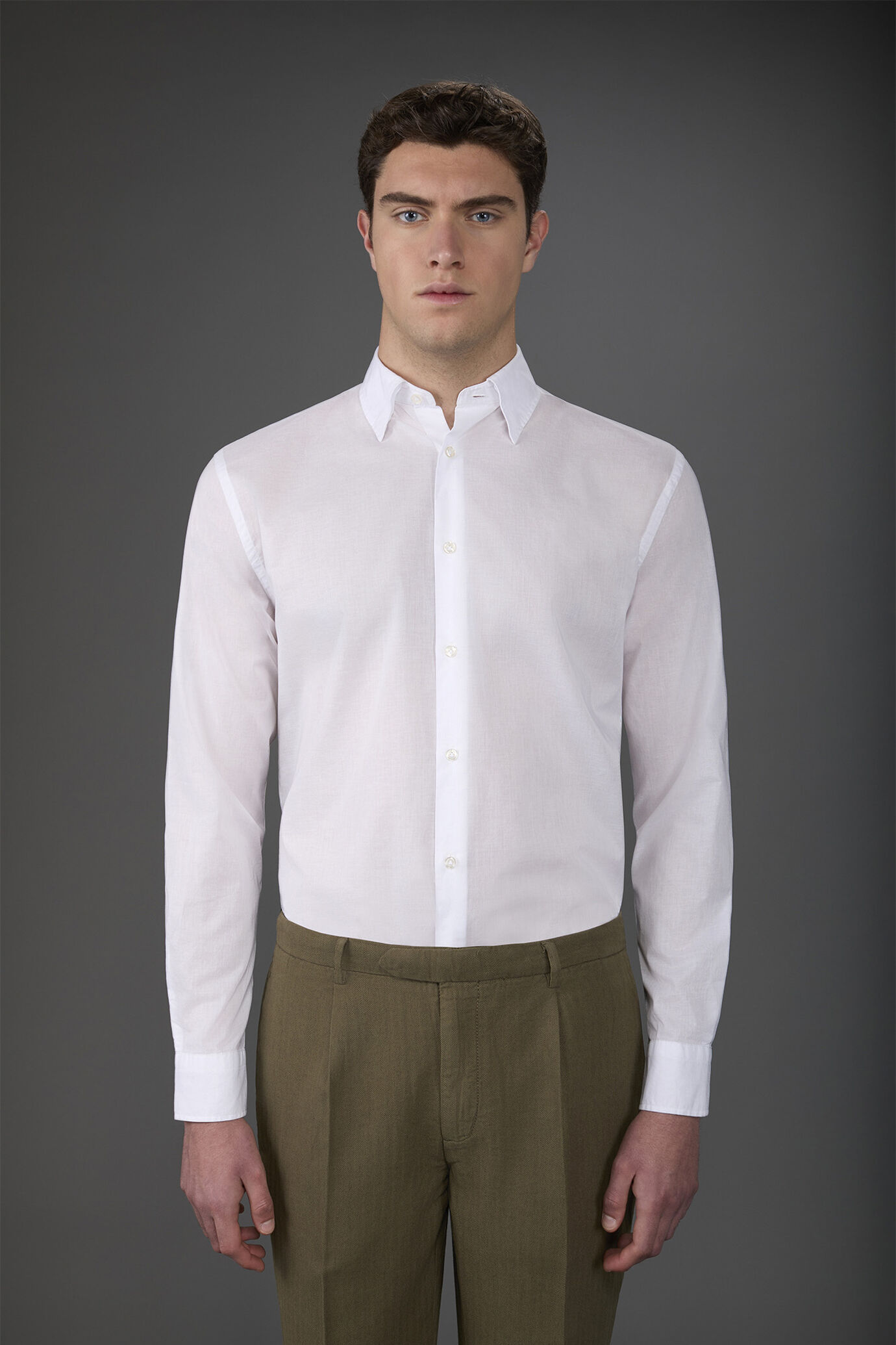 Men's casual shirt with a concealed button down collar in washed muslin fabric 100% cotton