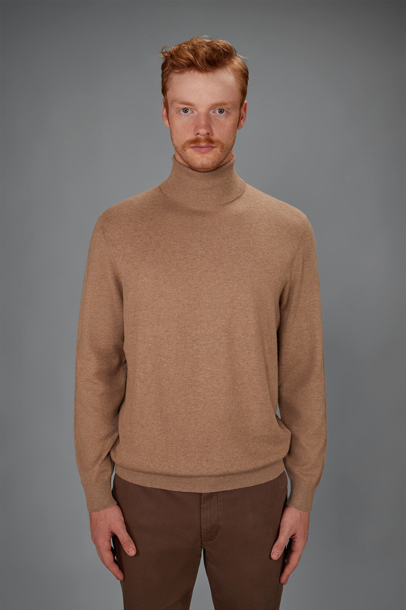 Maglia uomo dolcevita in misto lana e cotone regular fit image number 1