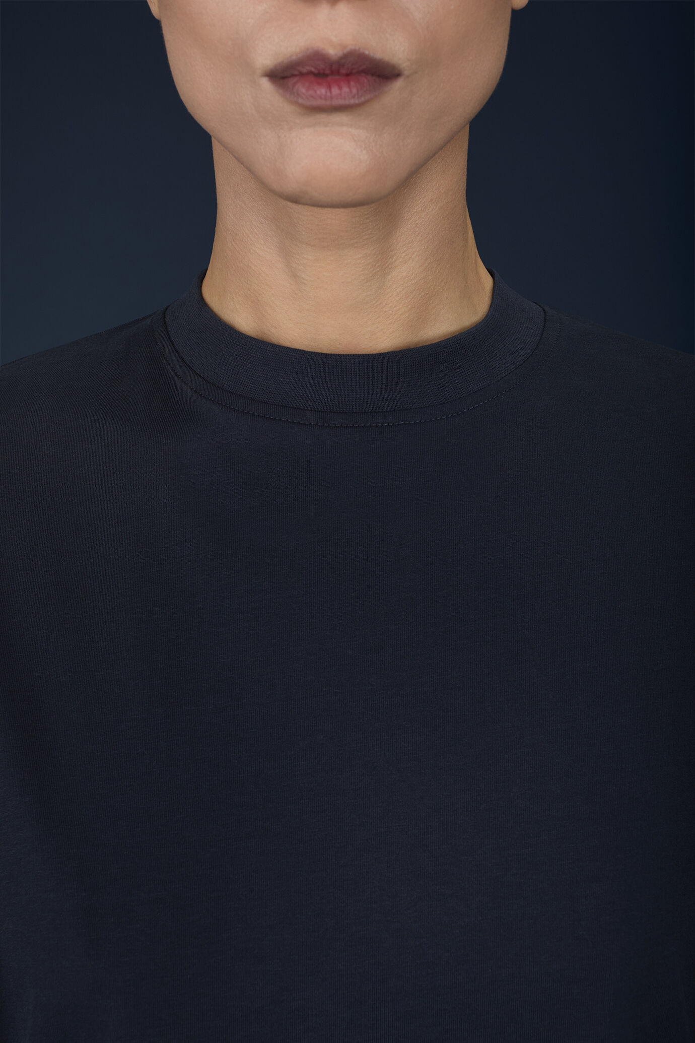 T-shirt donna oversized manica tre quarti e spacchi sul fondo image number 2