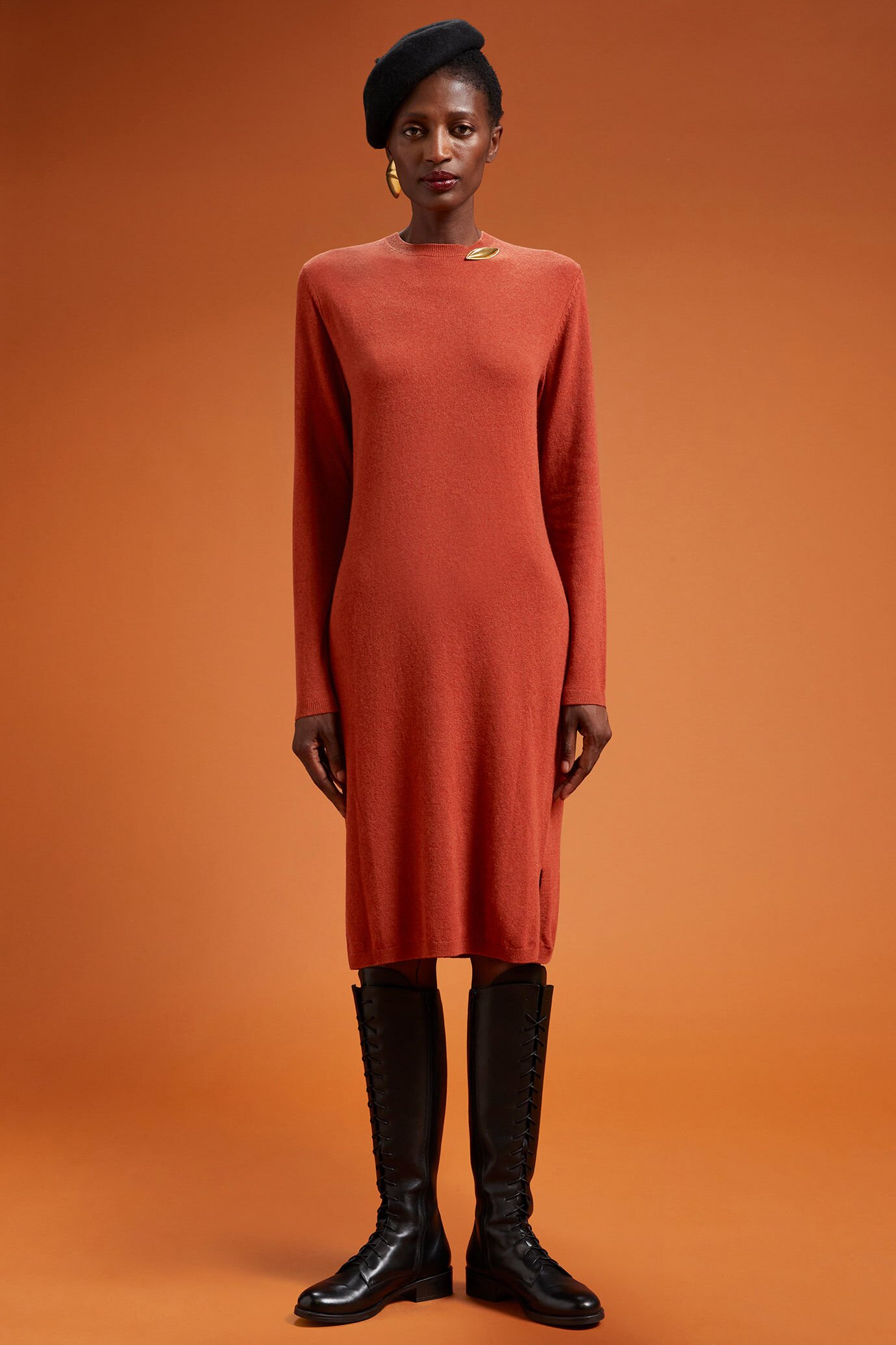 Damen-Strickkleid mit Rundhalsausschnitt und Seitenschlitzen in normaler Passform image number 1