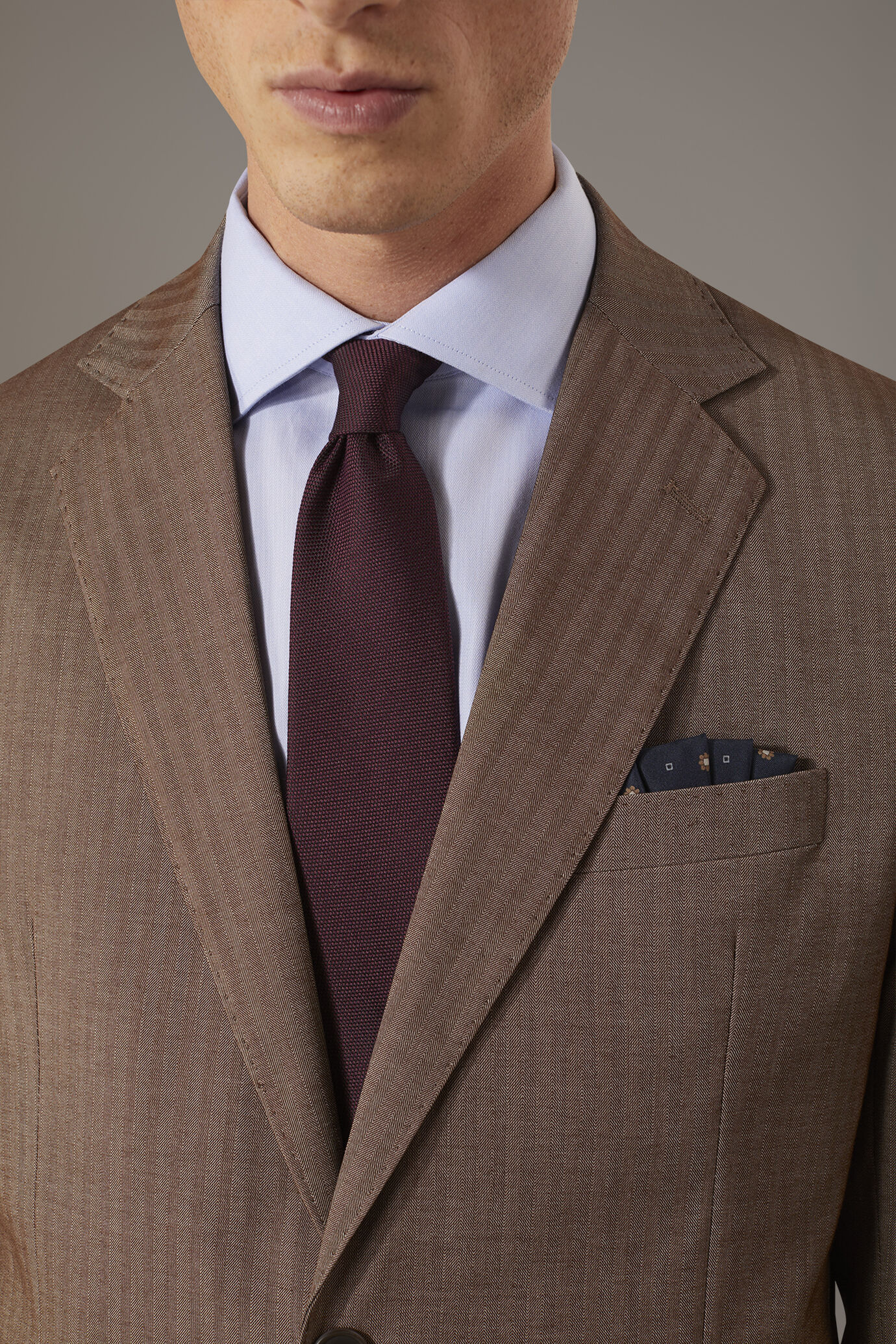 Regular fit single-breasted suit patterned herringbone fabric with solaro texture image number 2