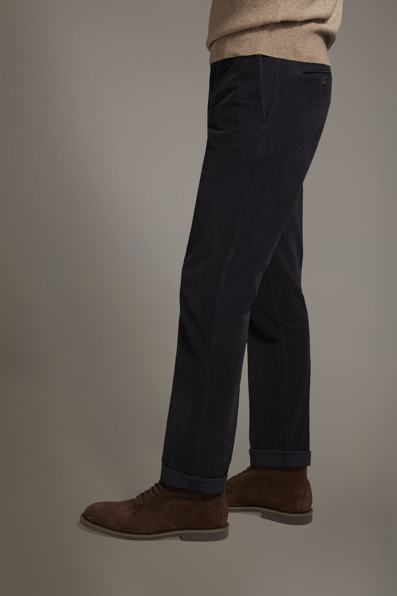 Pantalone chino regular fit tessuto velluto a coste image number 3