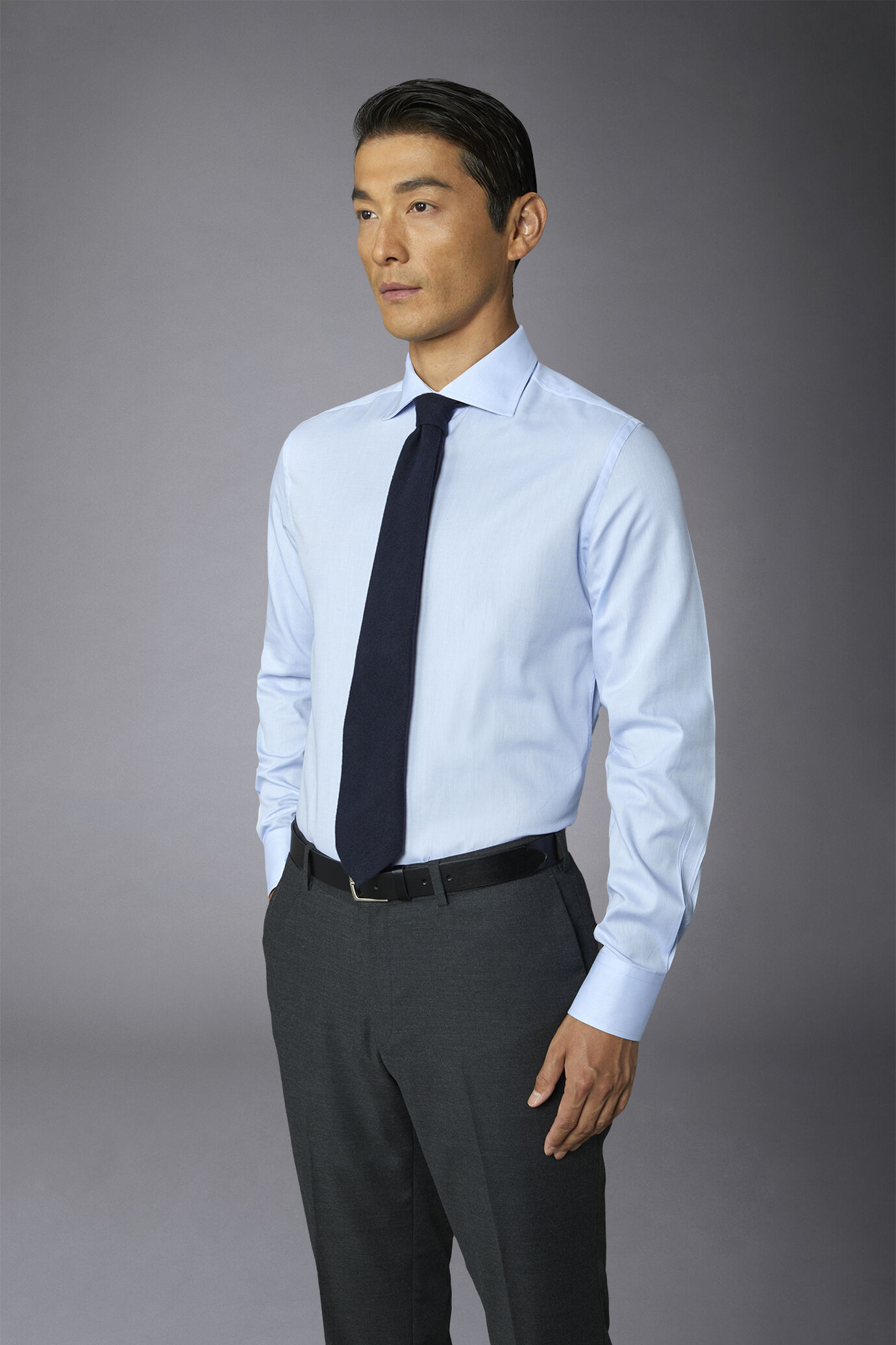 Camicia classica uomo collo francese regular fit tessuto armaturato image number 2