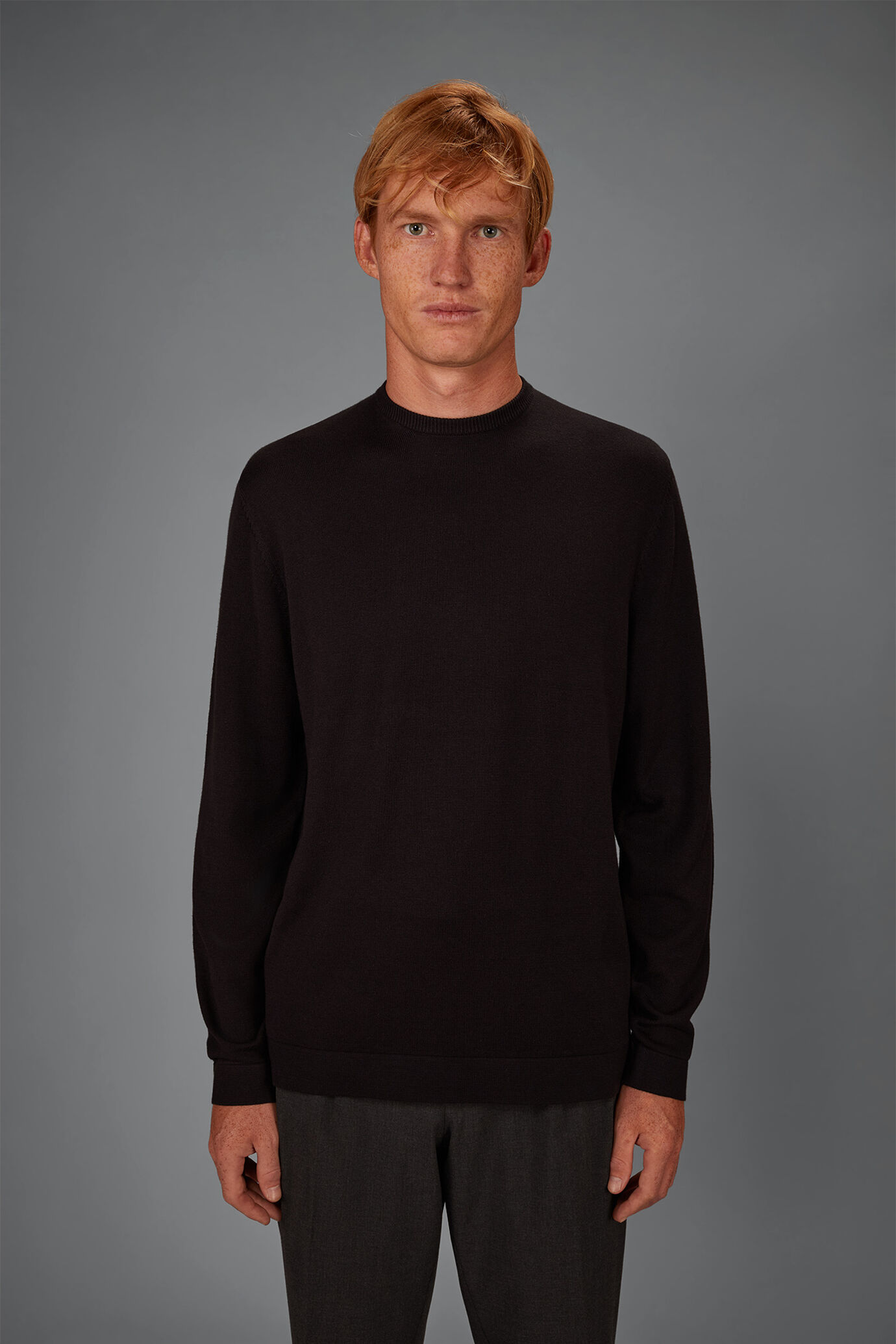 Men&rsquo;s Round Neck jumper with side slits regular fit image number 1