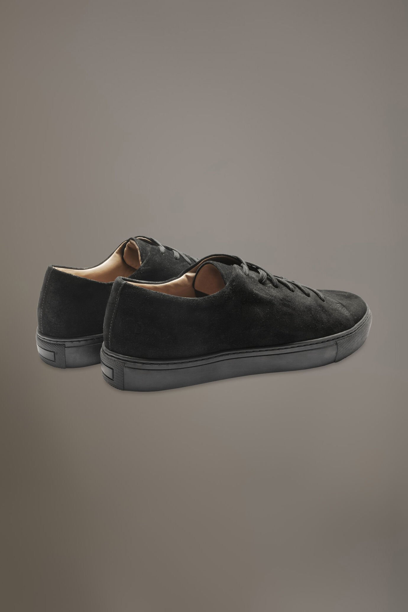 Sneaker 100% pelle scamosciata con suola in gomma image number 3