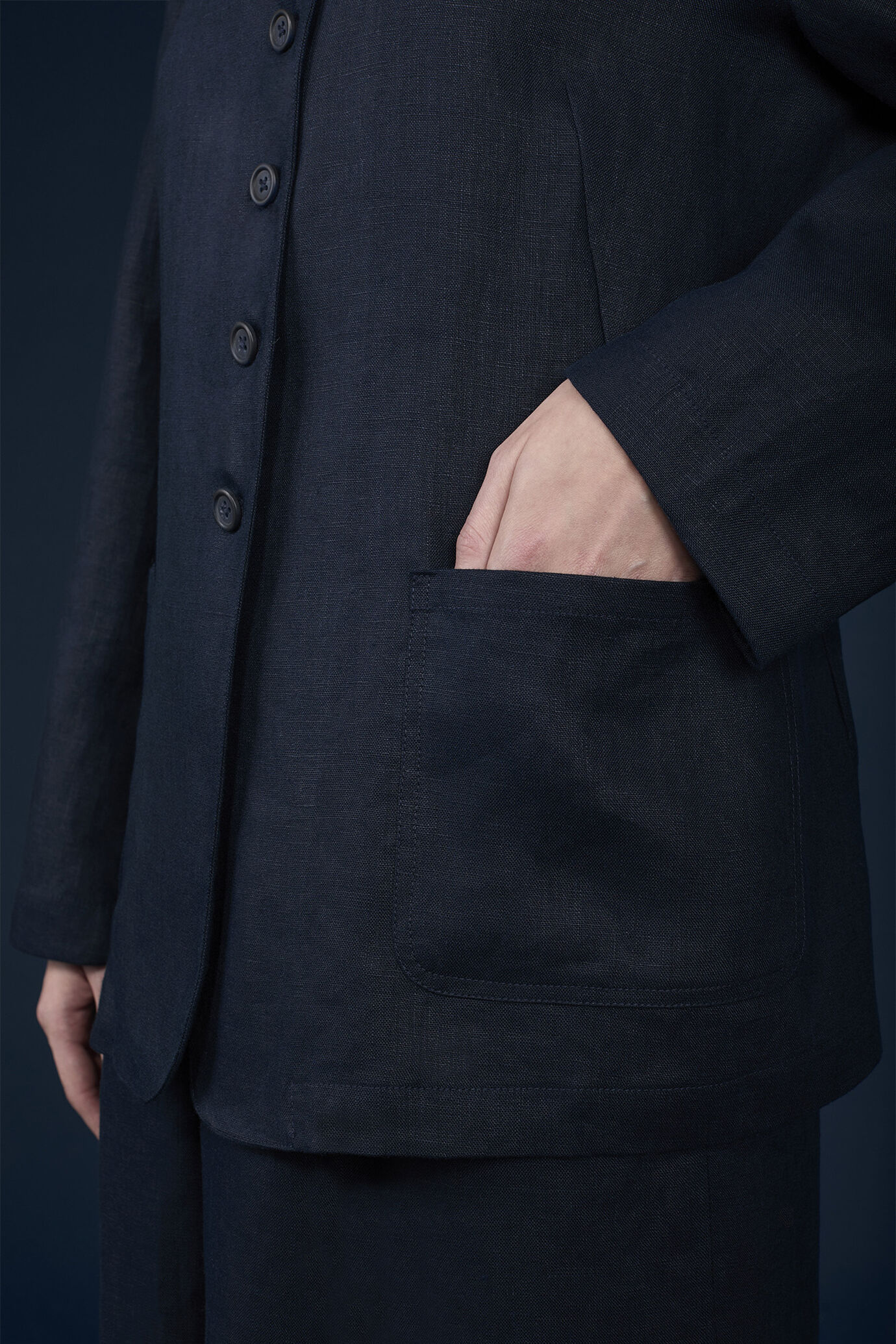 Einreihiger Damenblazer mit koreanischem Kragen aus 100 % Leinen image number 3