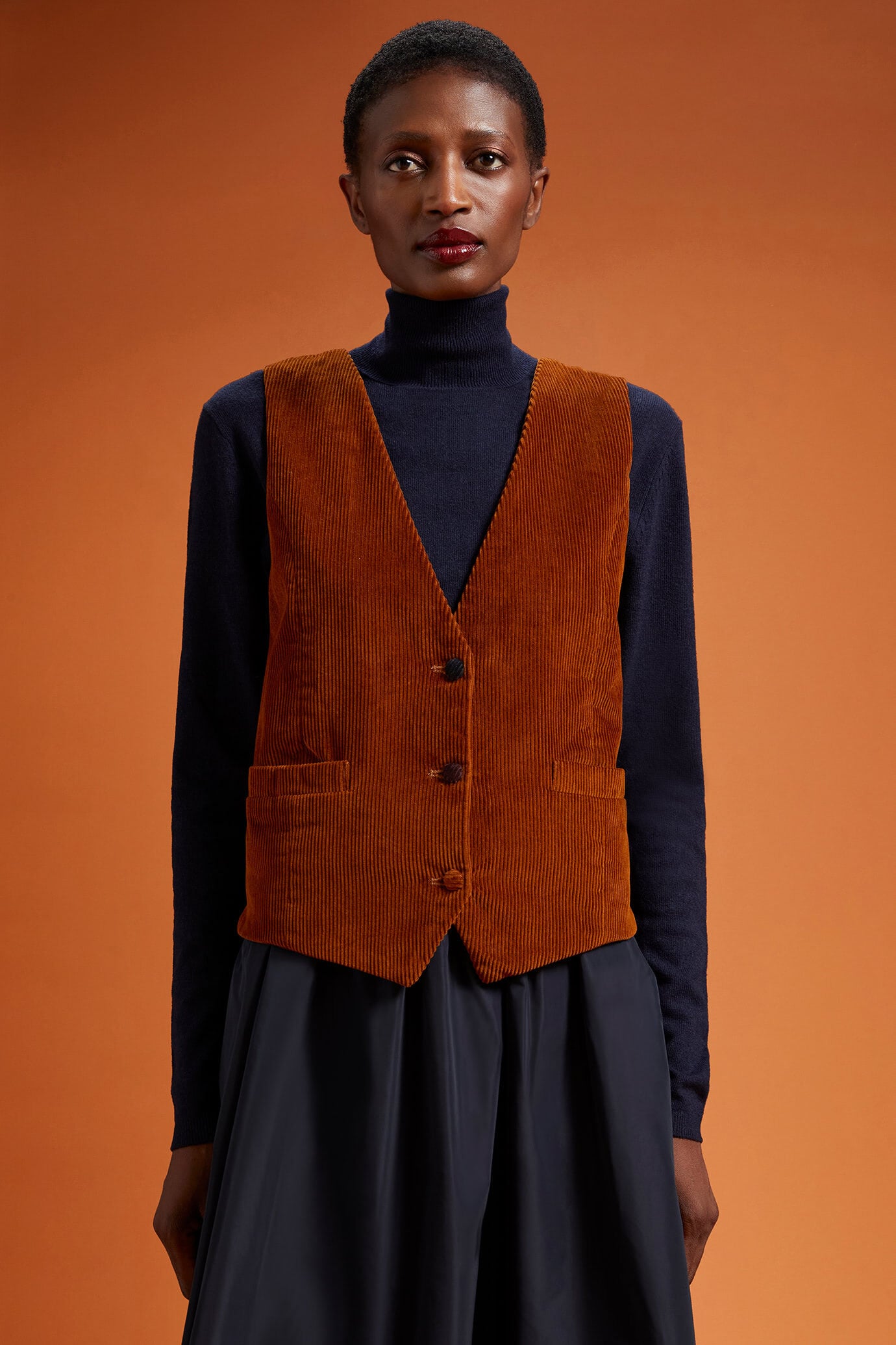 Women's regular fit waistcoat in 100% cotton corduroy