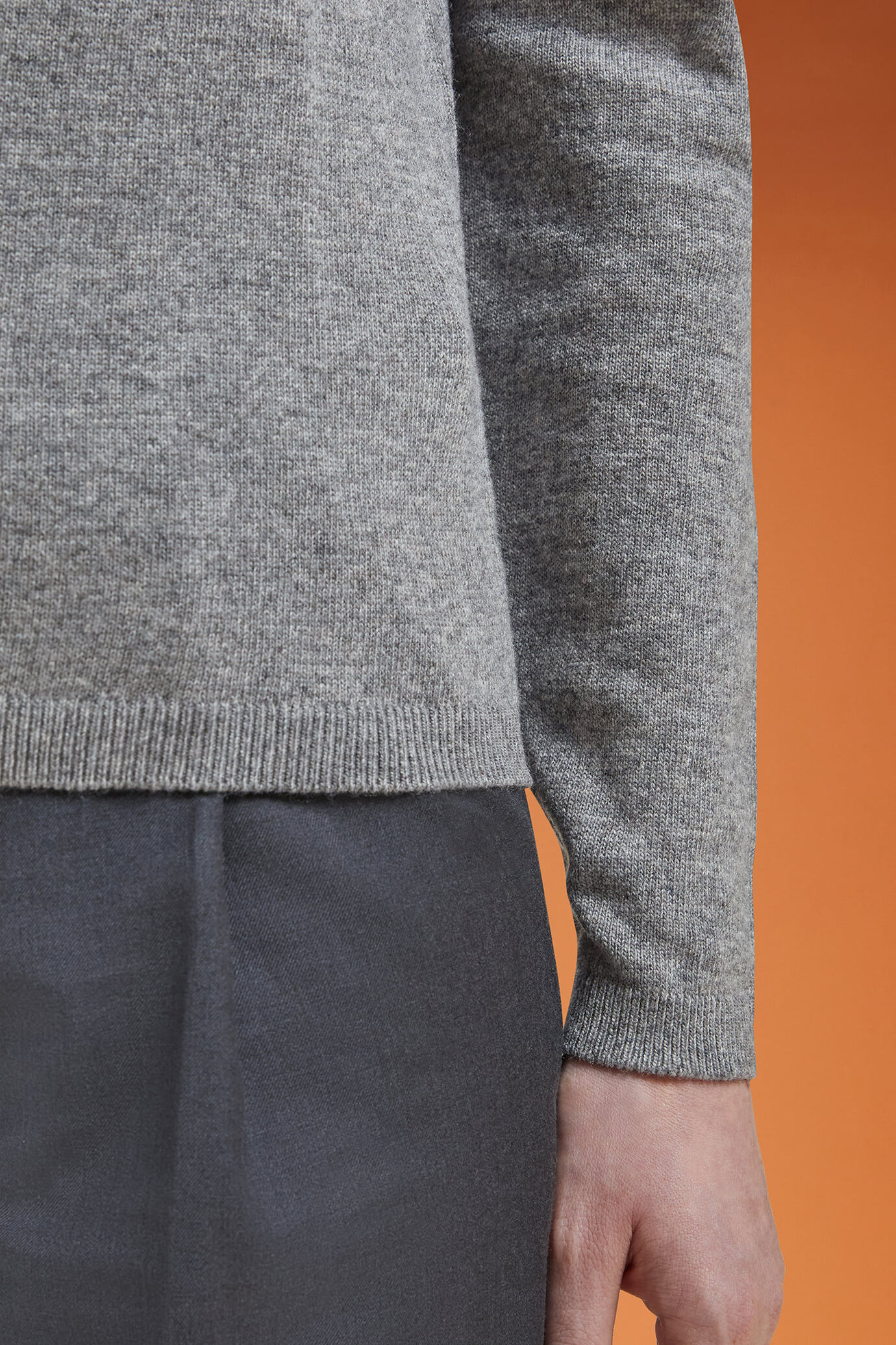 Women's regular fit high neck jumper in a blend of wool and cashmere image number 3