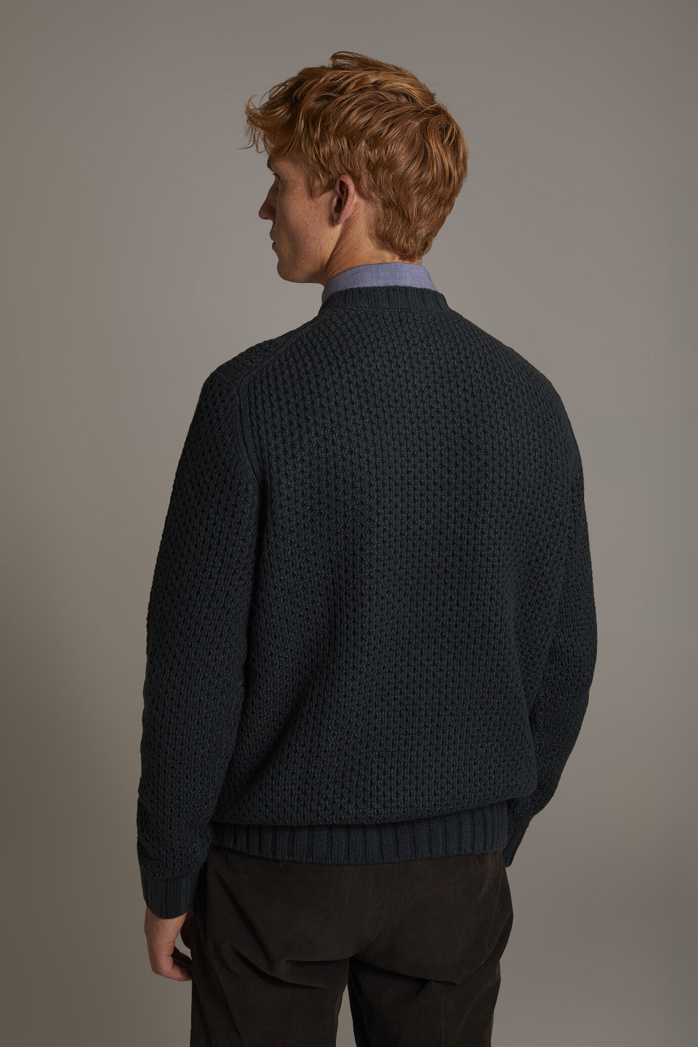 Wool blend round neck sweater with honeycomb heavy knitting image number 3