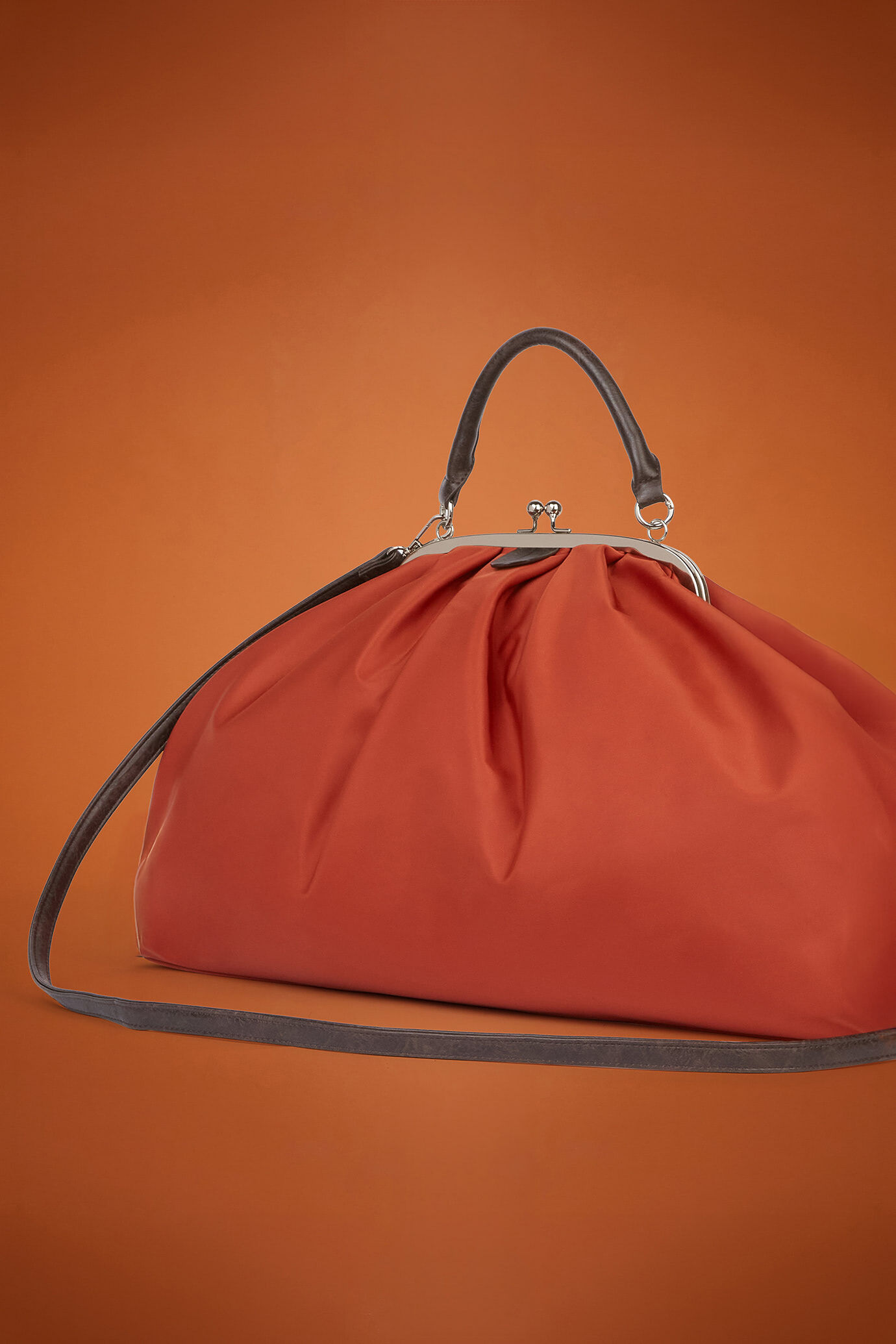 Borsa da viaggio donna in tessuto tecnico con dettagli in ecopelle image number 2