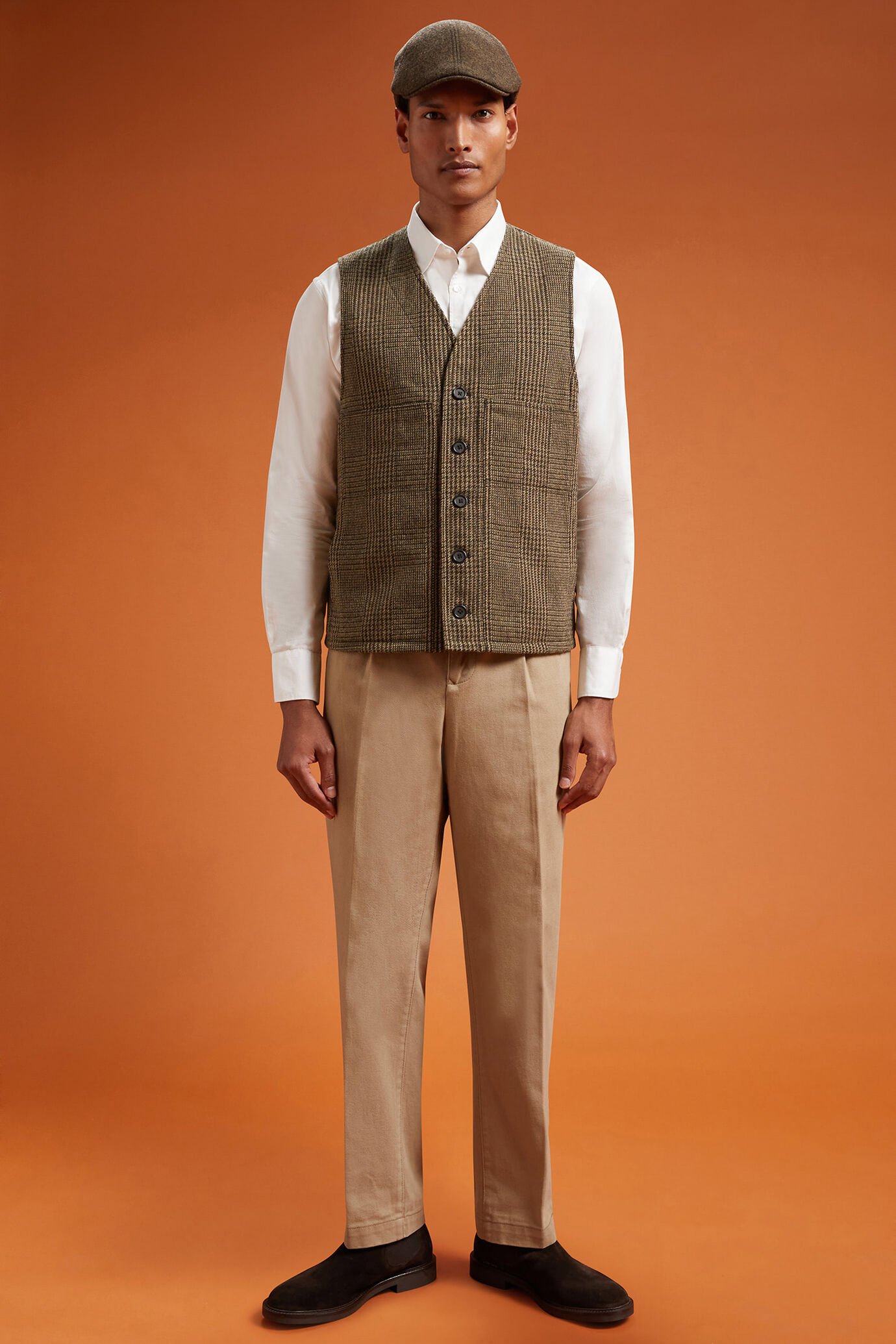 Men's regular fit single-breasted waistcoat with a V-neckline in Prince of Wales check wool blend fabric image number 1