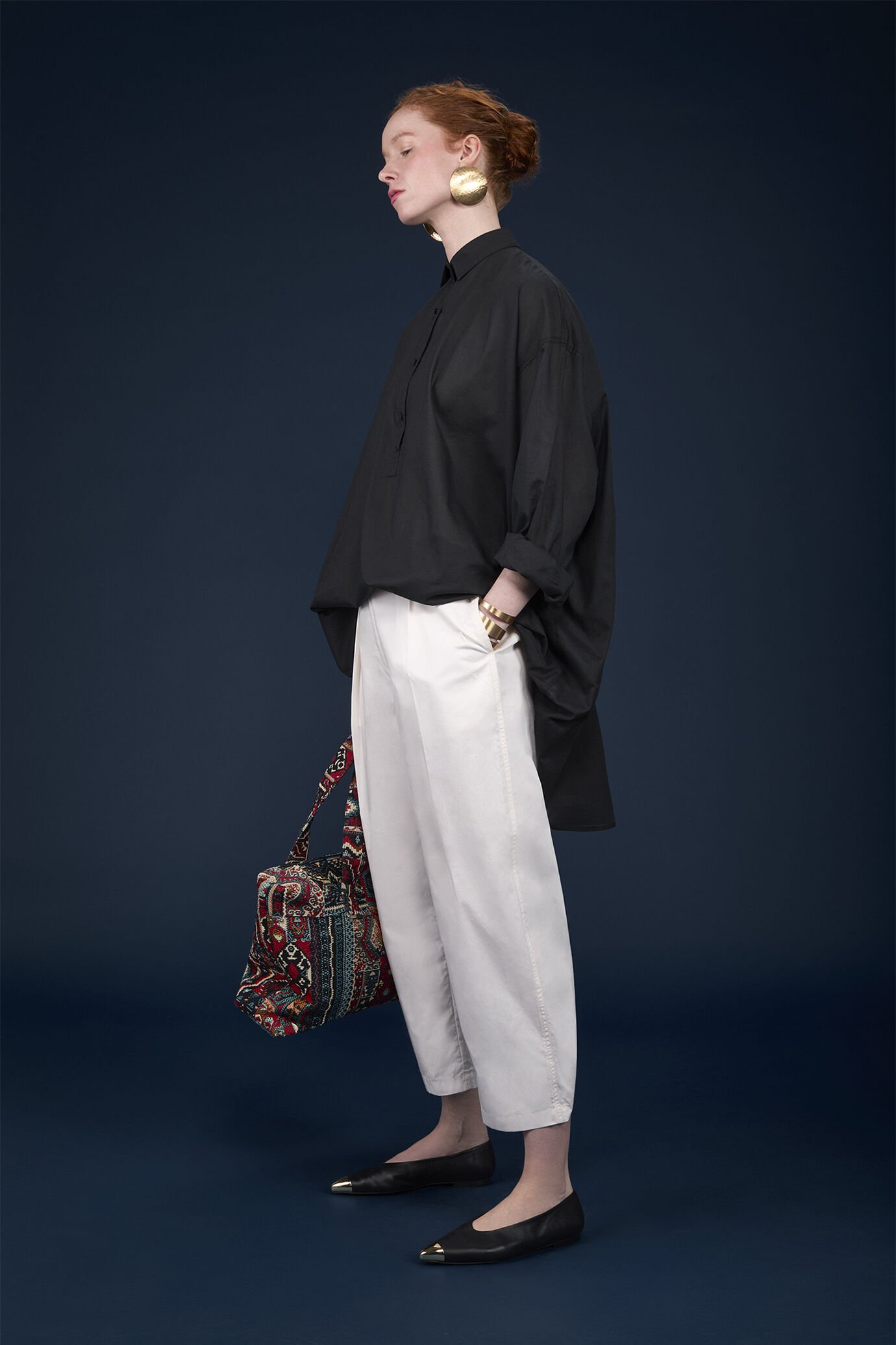 Chemise oversize pour femme, modèle en mousseline de coton uni avec boutons recouverts image number 1