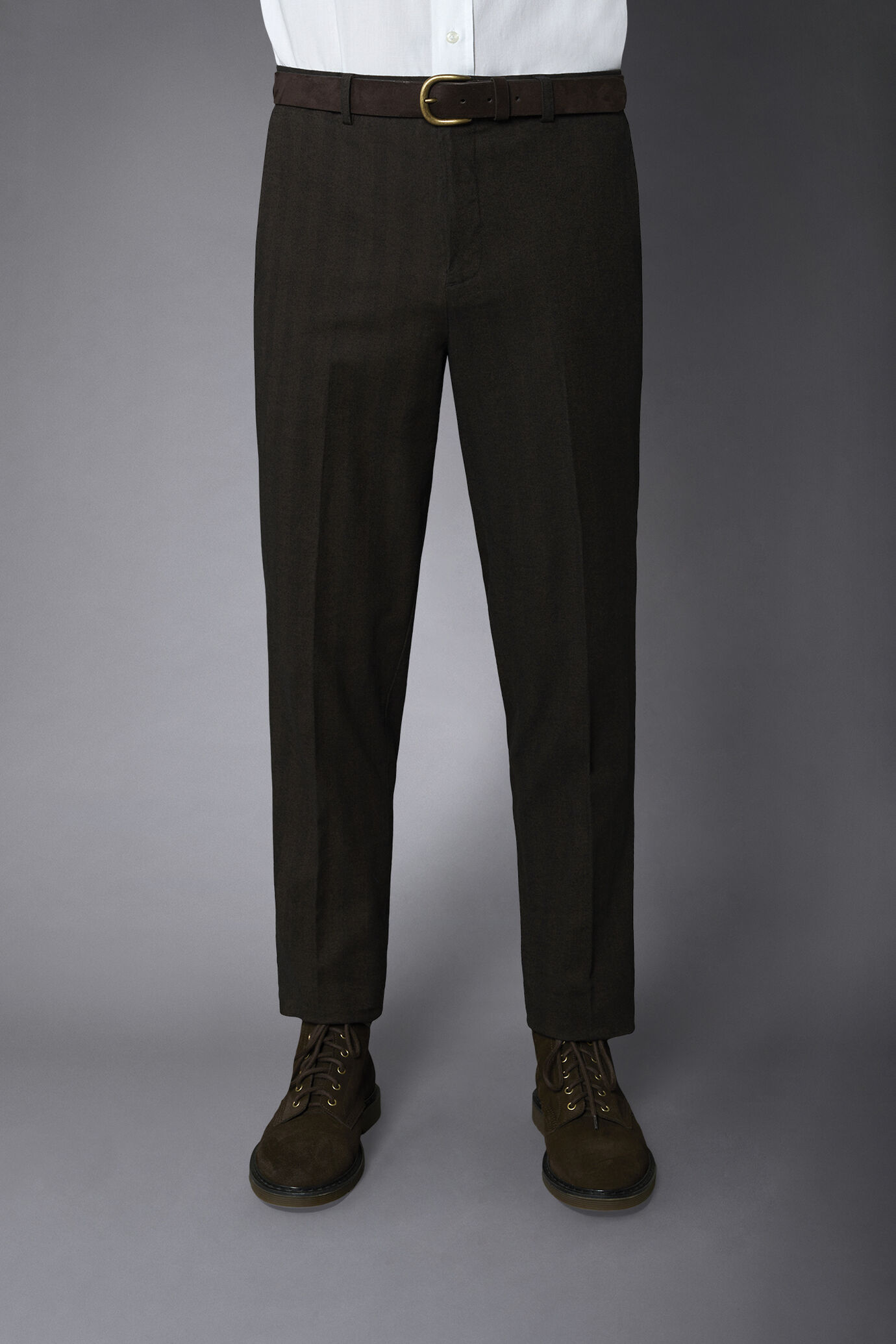 Men's dartless stretch cotton pants washed fabric herringbone design regular fit image number 3