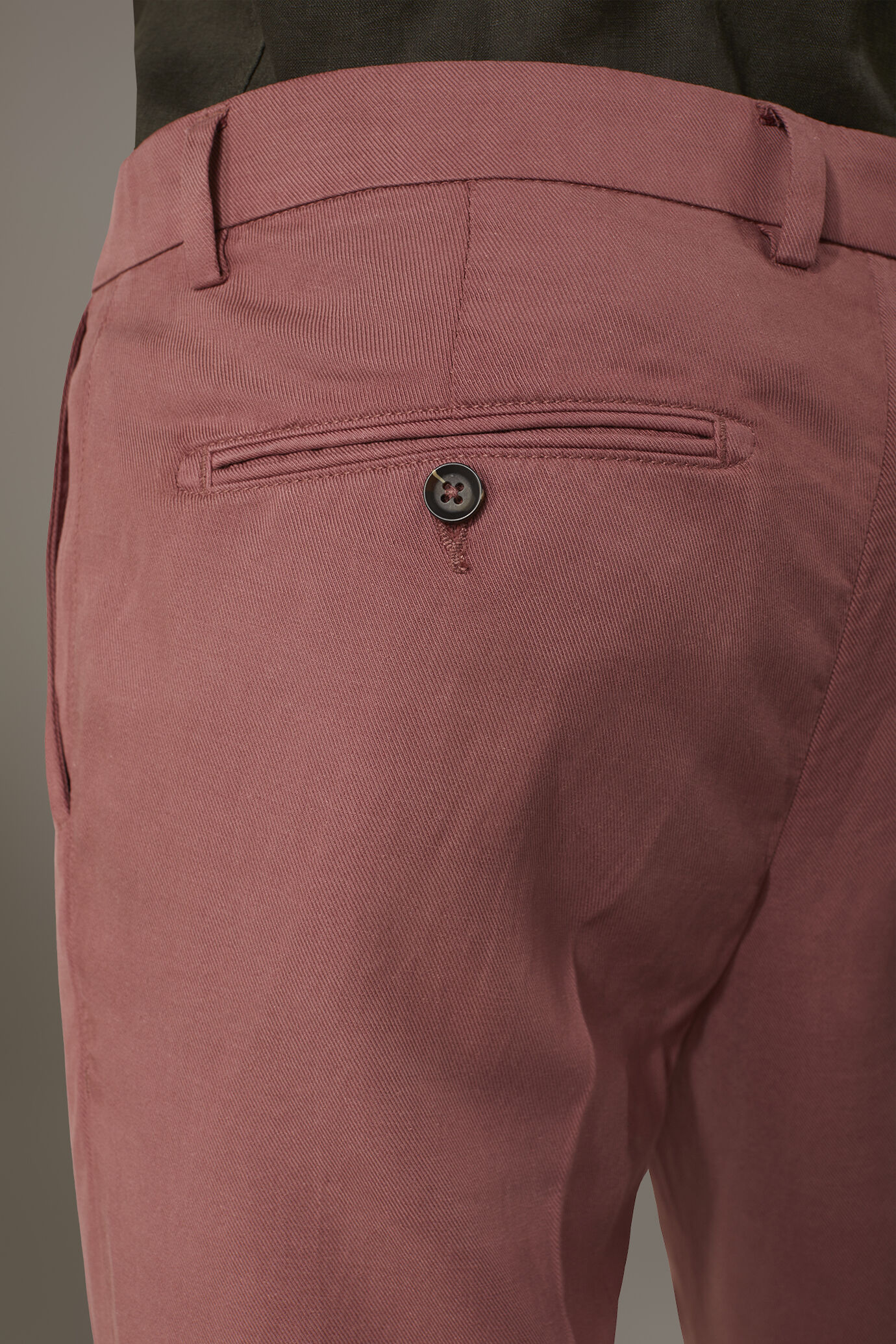 Pantalone chino misto lino regular fit costruzione twill image number 2
